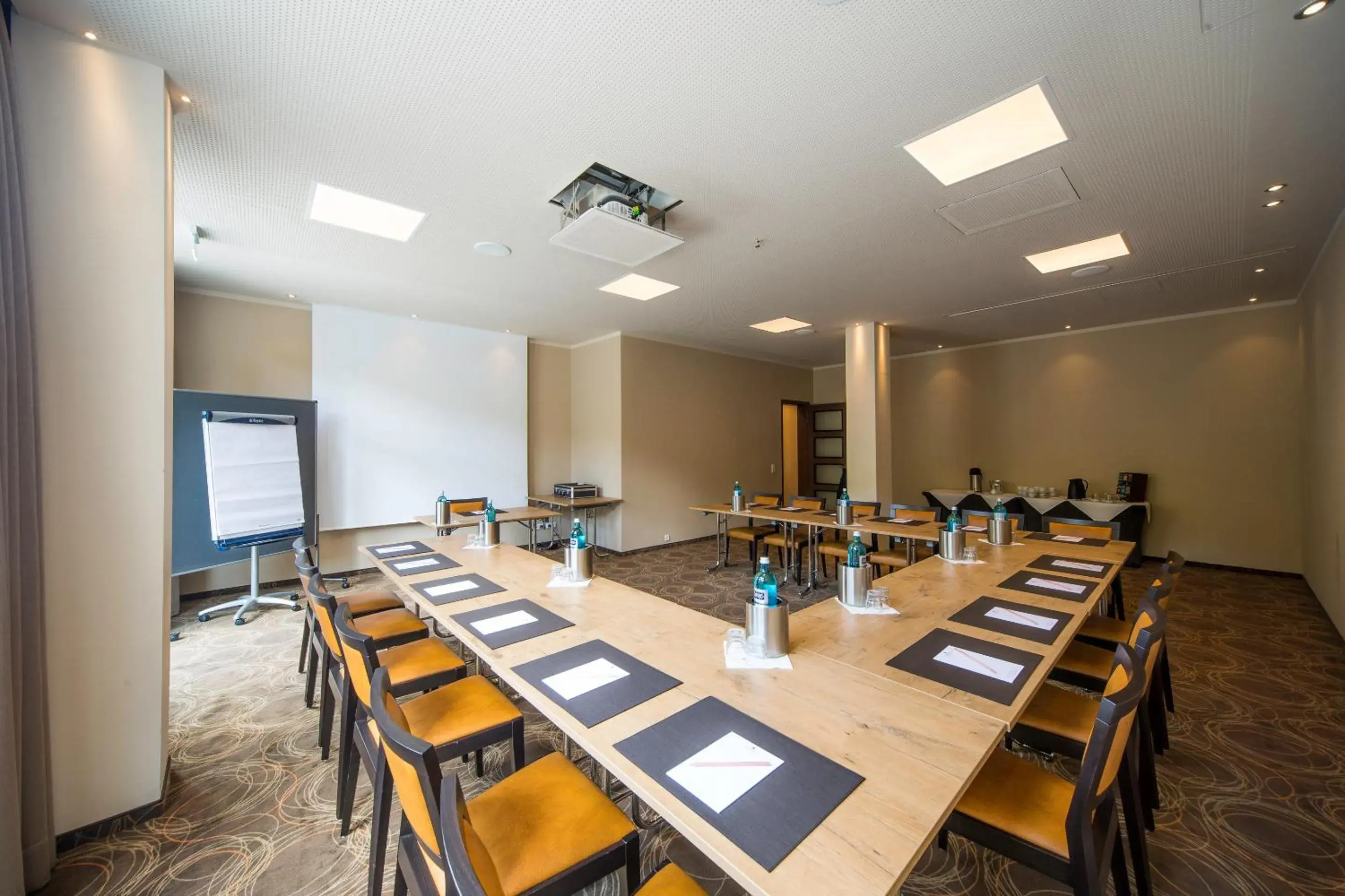 Business facilities in Caravelle Hotel im Park