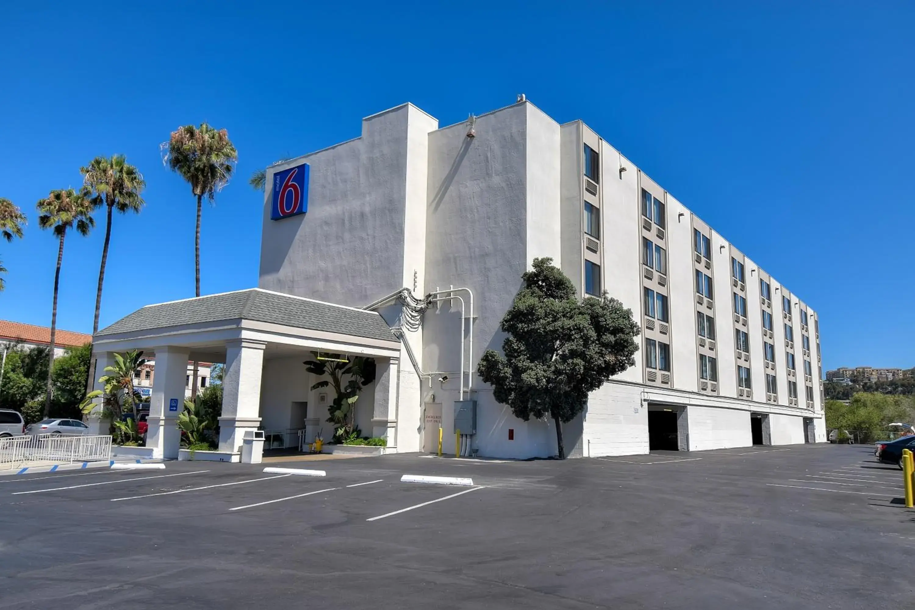 Facade/entrance, Property Building in Motel 6-San Diego, CA - Hotel Circle - Mission Valley