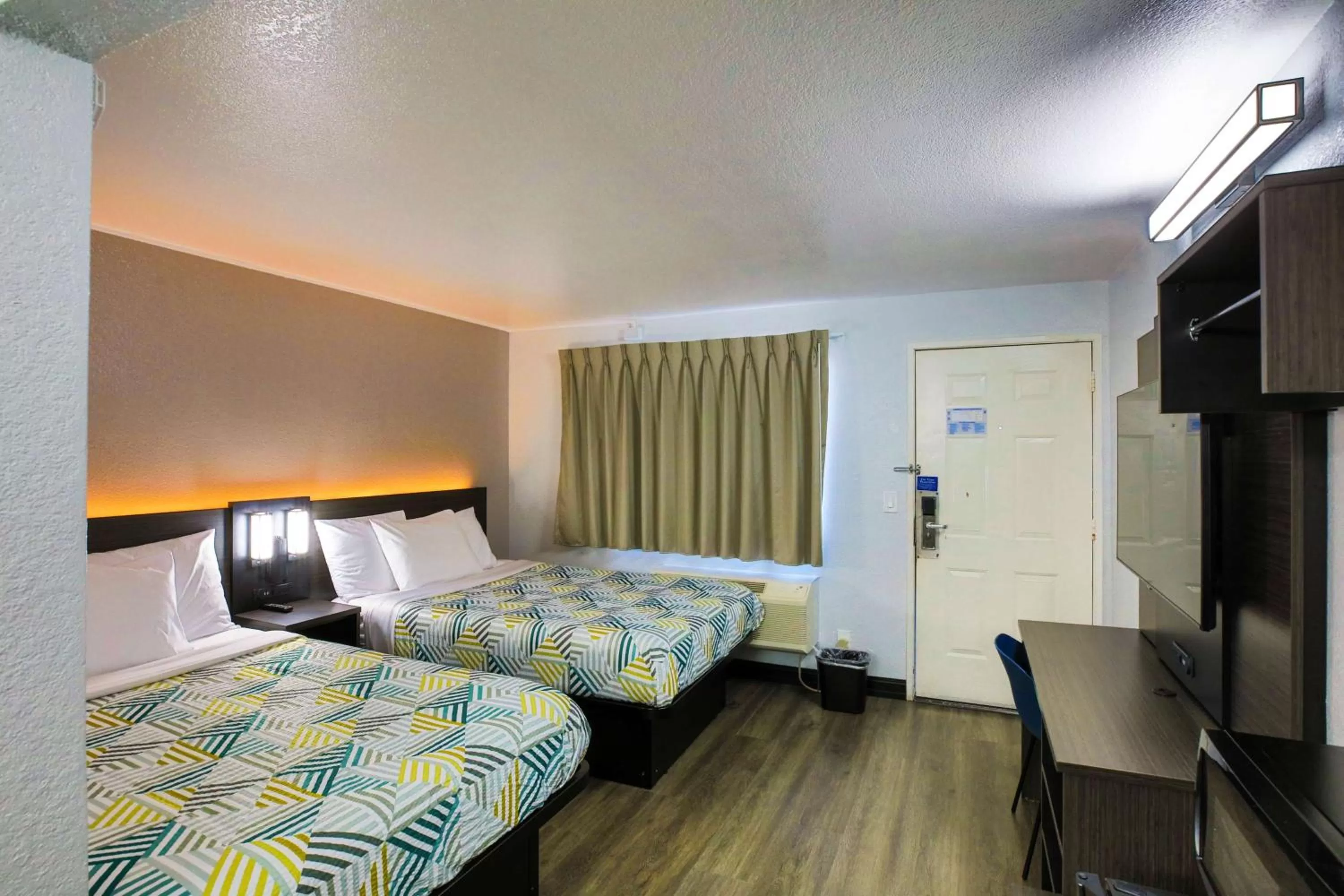 Bedroom, Bed in Motel 6-Sacramento, CA - Central