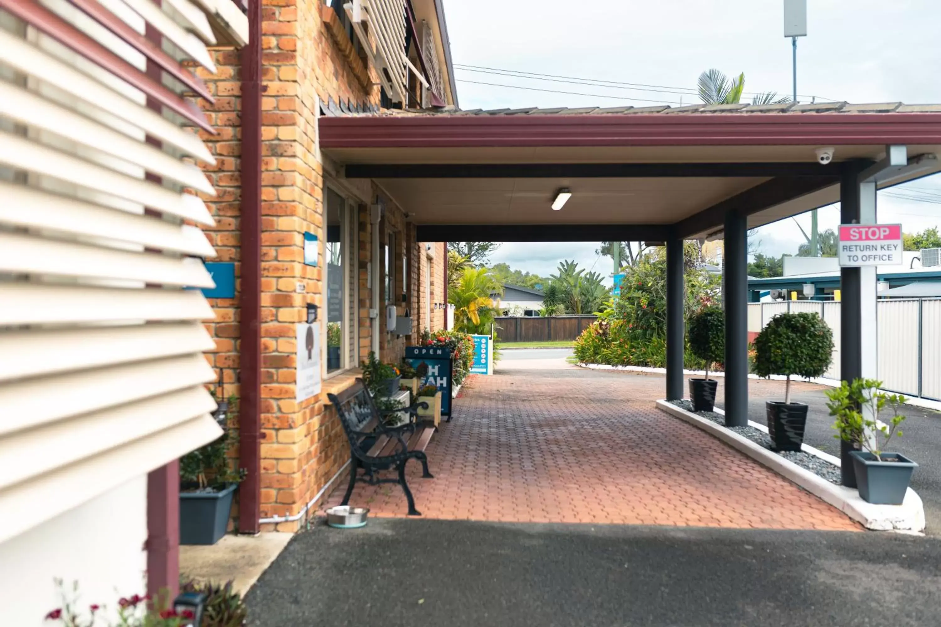 Kennedy Drive Airport Motel