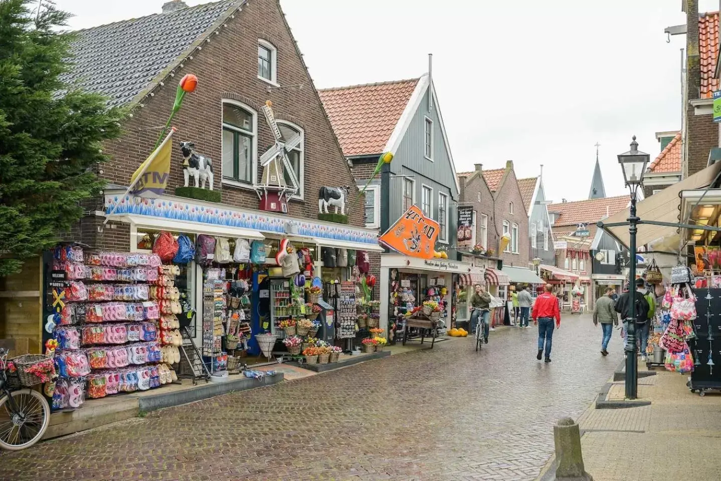 On-site shops, Supermarket/Shops in Boutique hotel The Old Bridge, Volendam