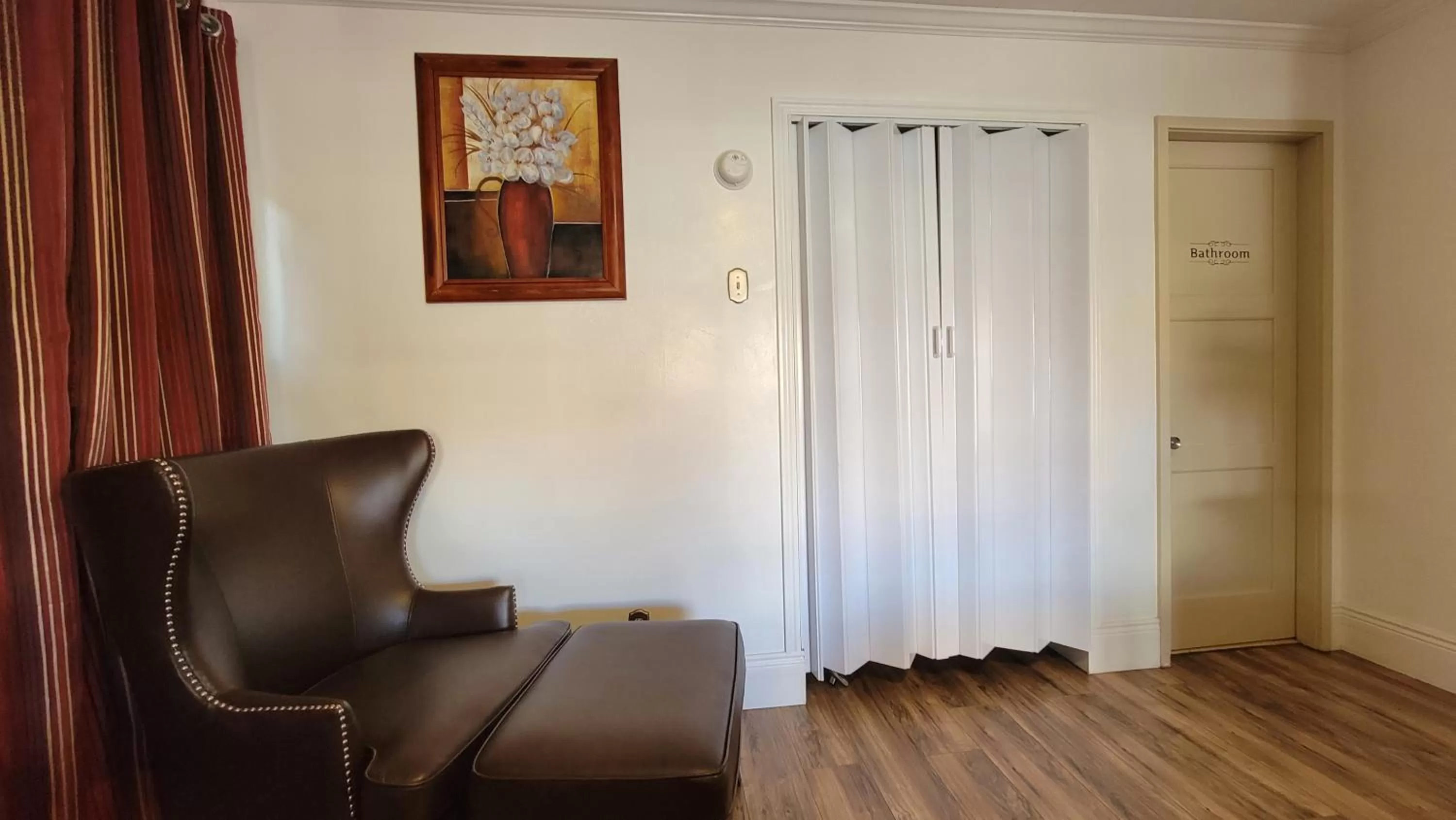 Seating area in Mountain Star Inn