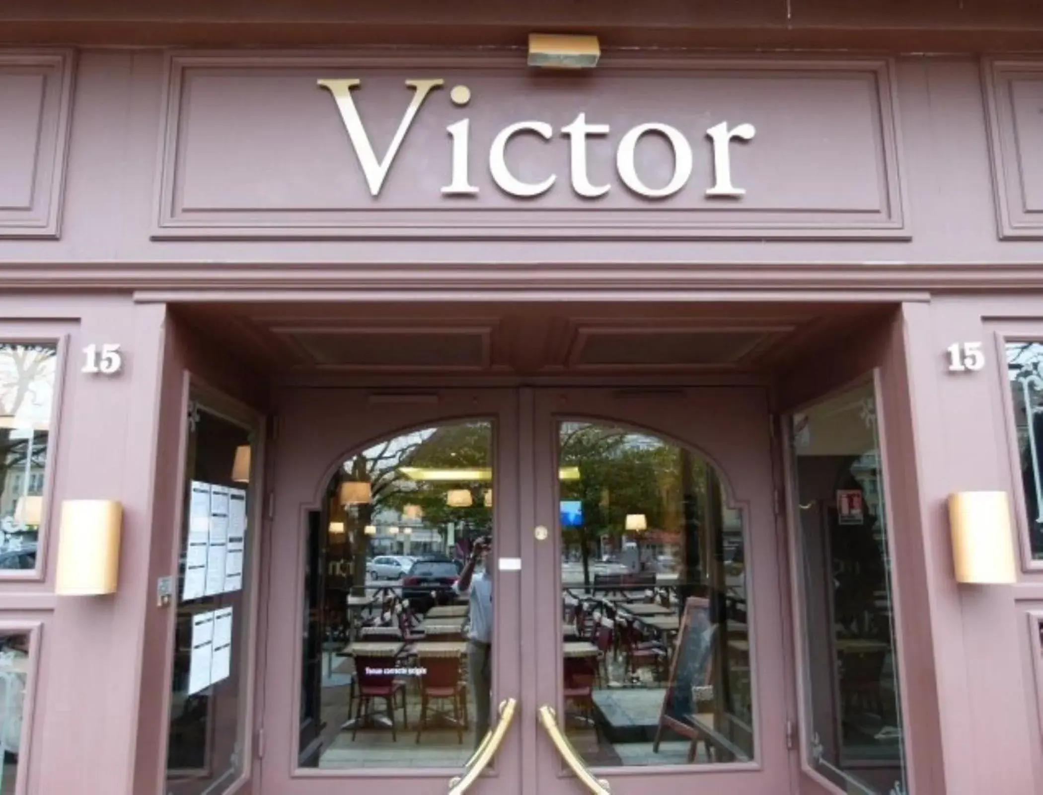 Facade/entrance in Hôtel Victor