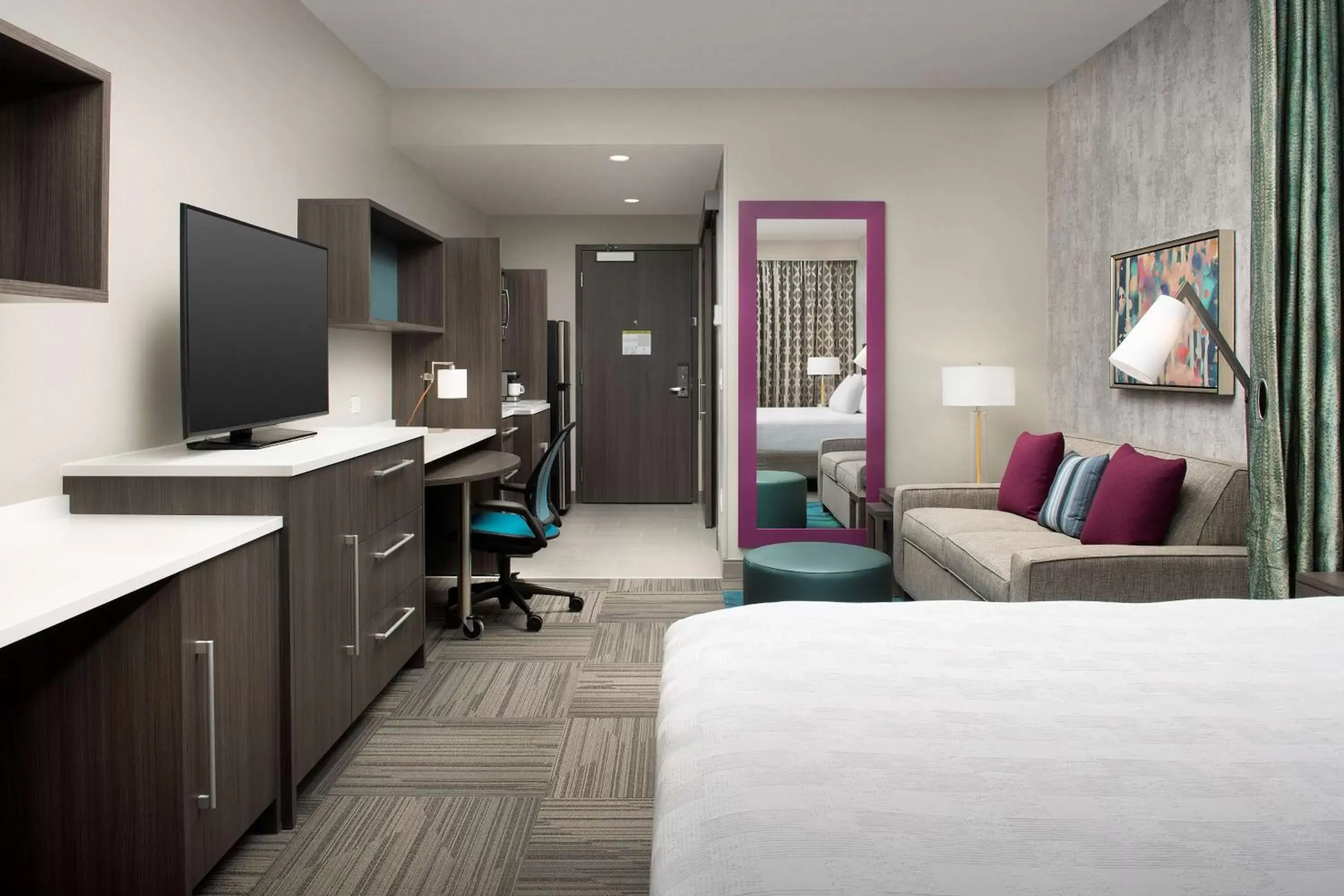 Bed, Seating Area in Home2 Suites By Hilton Denver Northfield