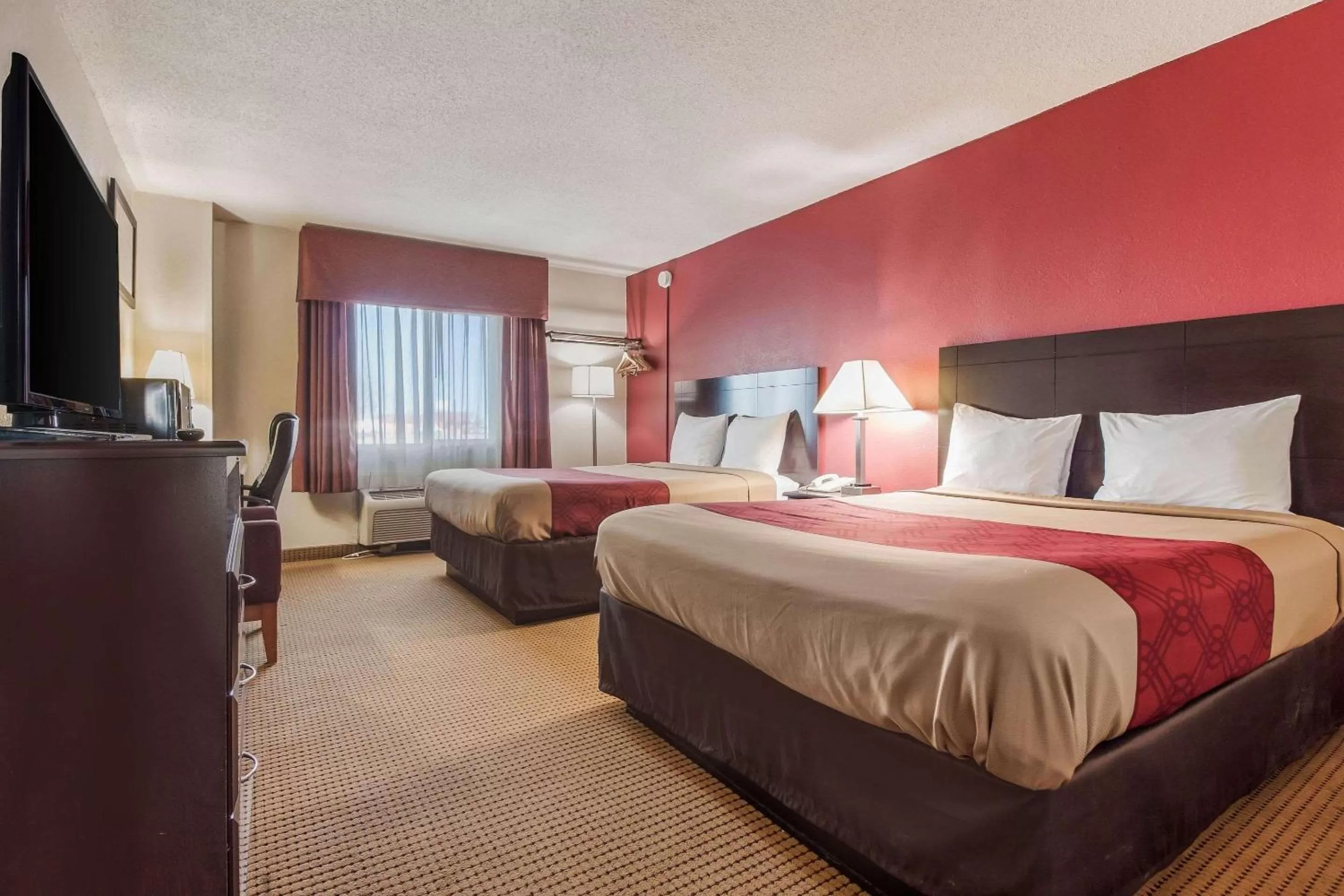 Photo of the whole room, Bed in Econo Lodge Lexington