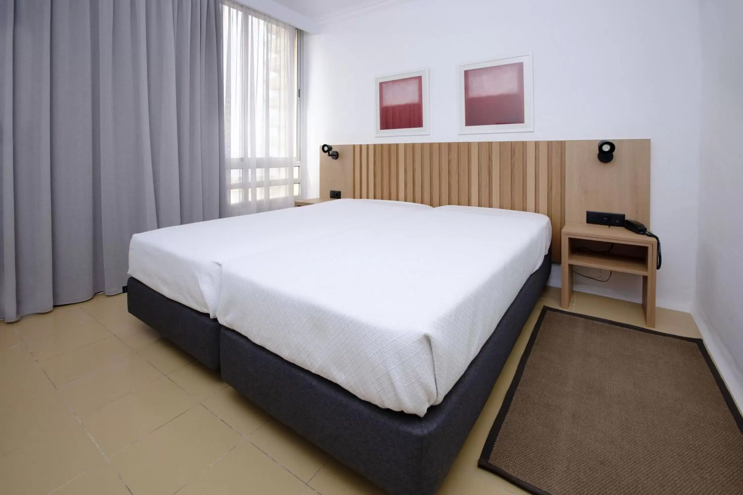 Bedroom, Bed in Hotel Apartamento Foz Atlantida