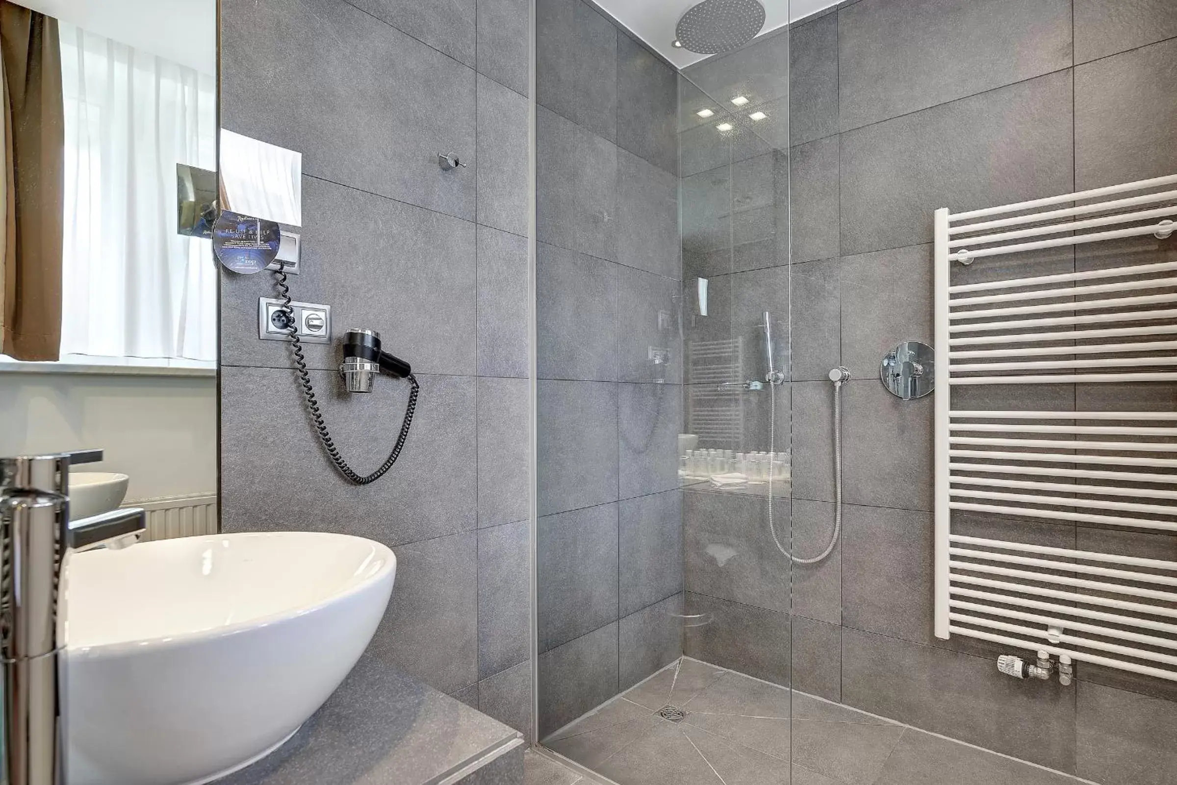 Shower, Bathroom in Radisson BLU Balmoral