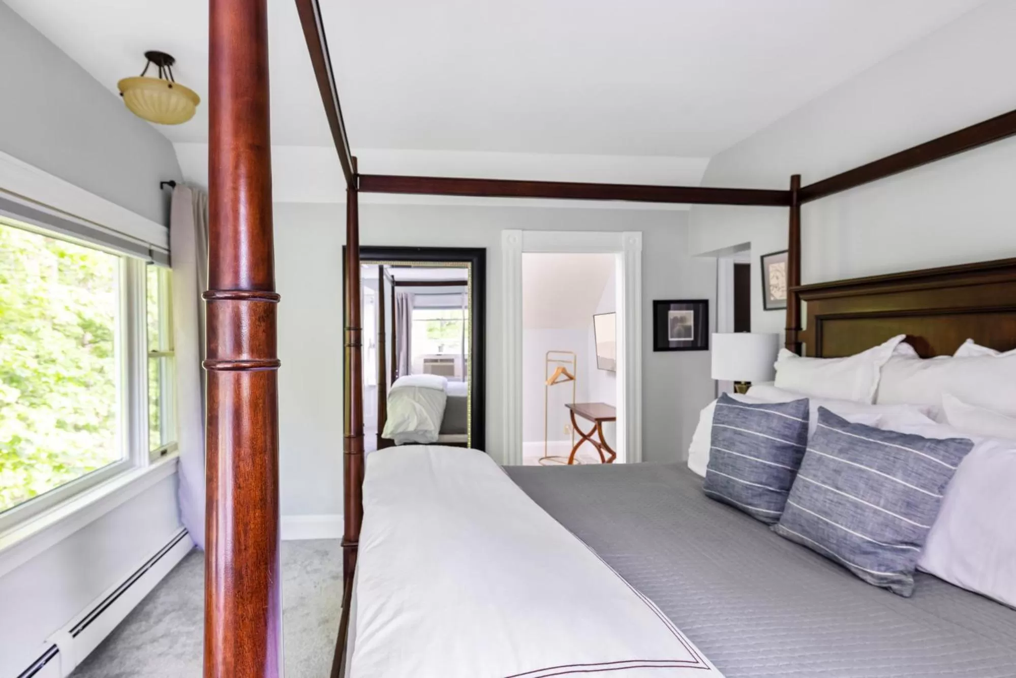 Photo of the whole room in Noble House Inn