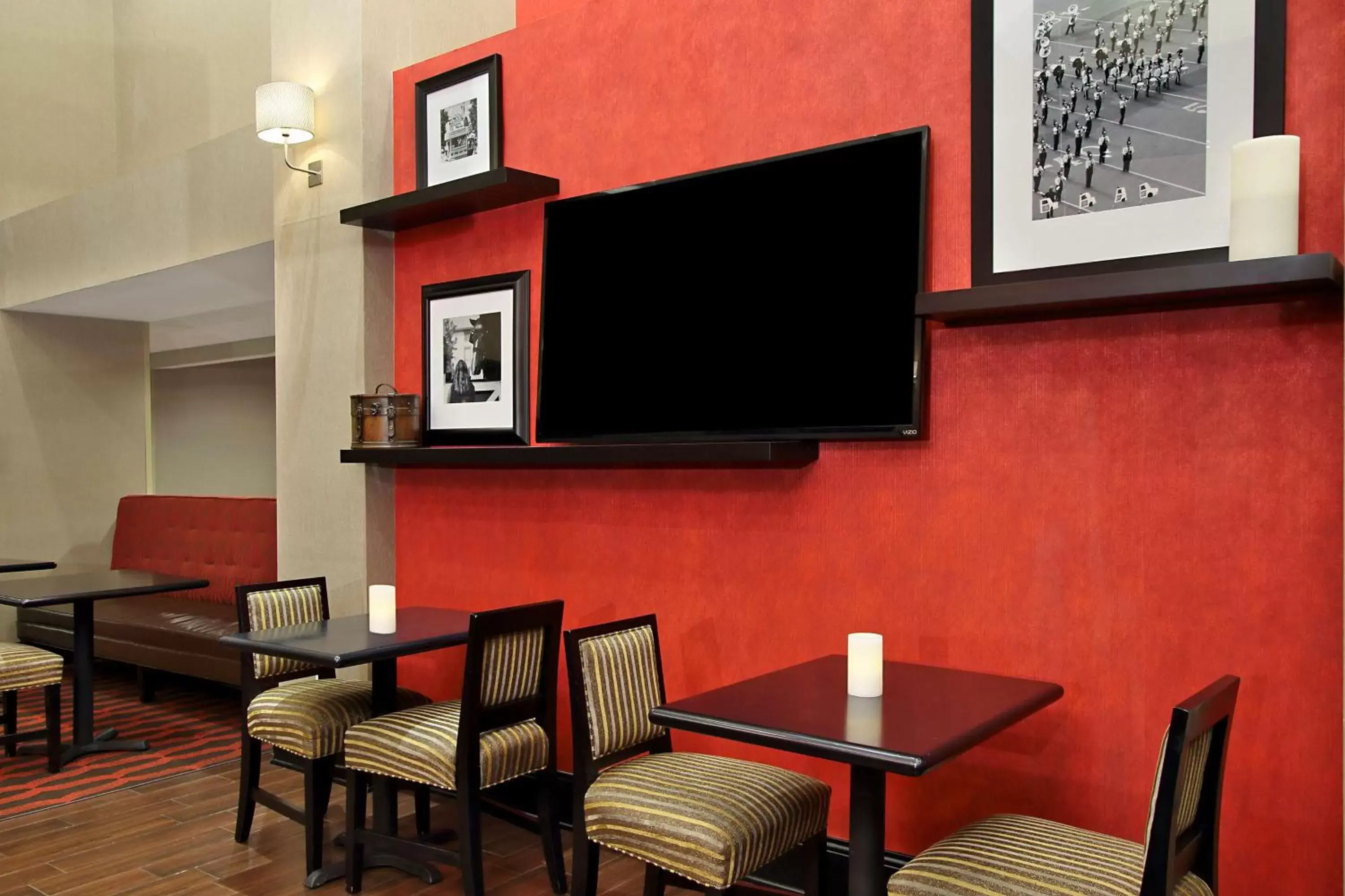 Lobby or reception, TV/Entertainment Center in Hampton Inn & Suites Columbus Hilliard