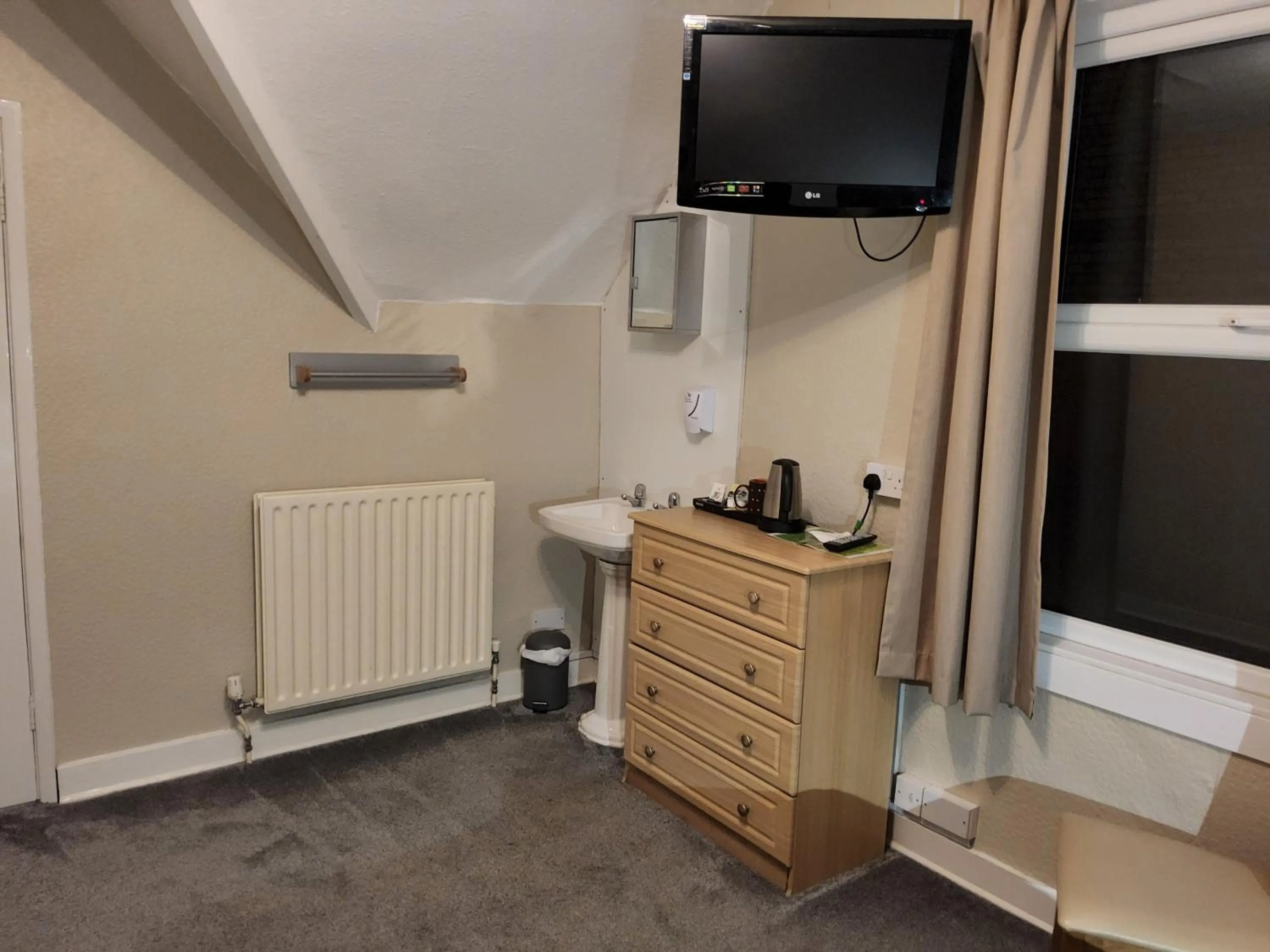 Coffee/tea facilities in The Avenue Hotel