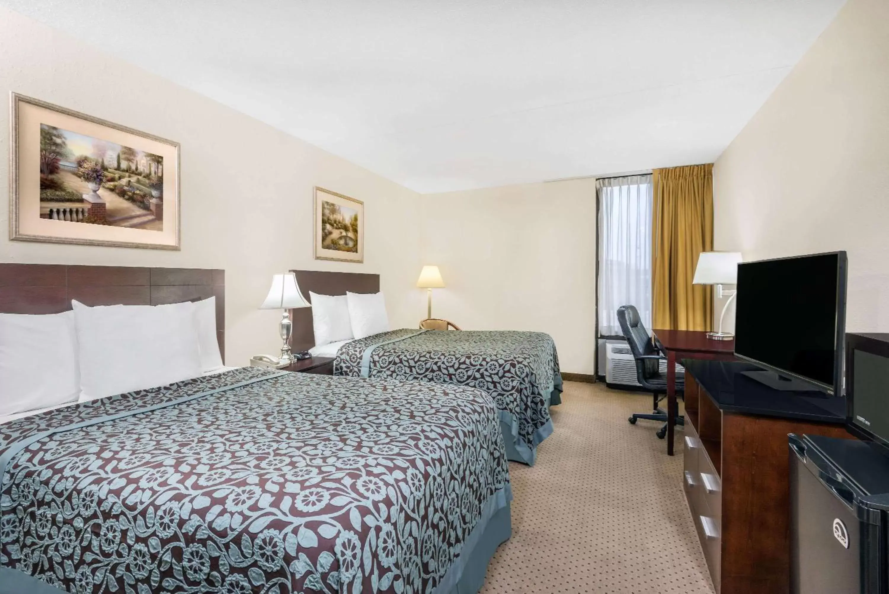 Photo of the whole room, Bed in Days Inn by Wyndham Indianapolis Northeast