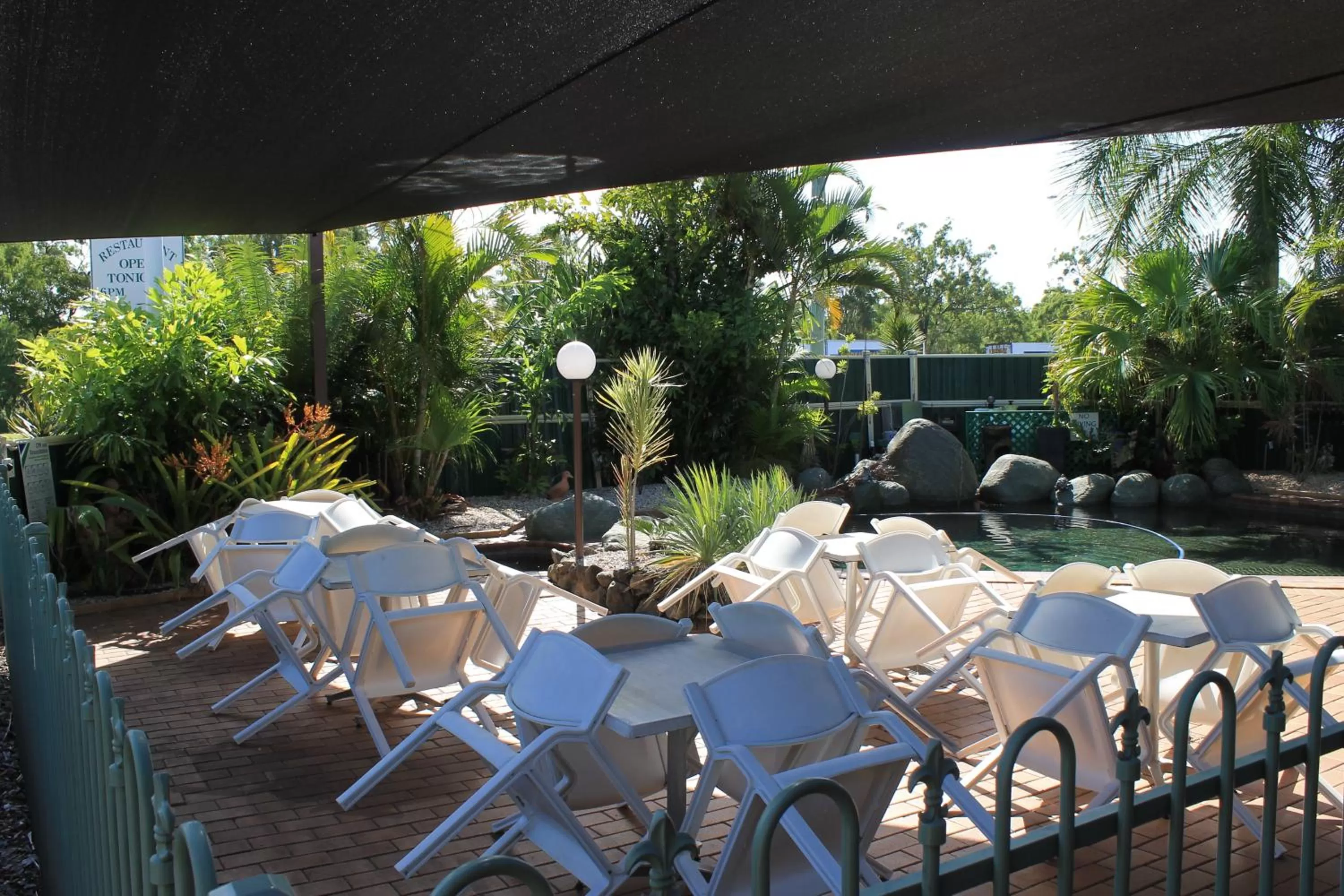 Facade/entrance in Glenmore Palms Motel