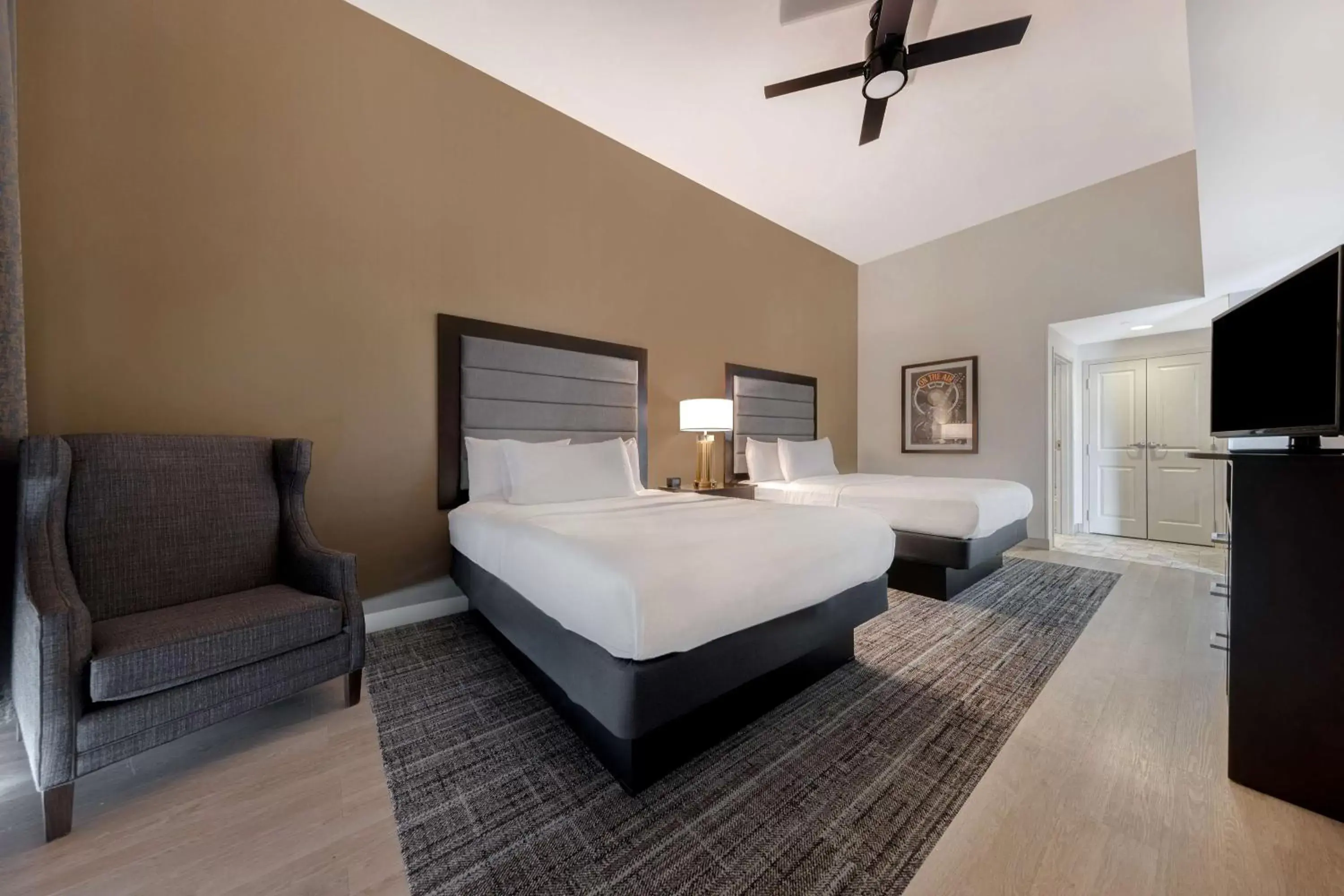 Bed in Homewood Suites Nashville Vanderbilt