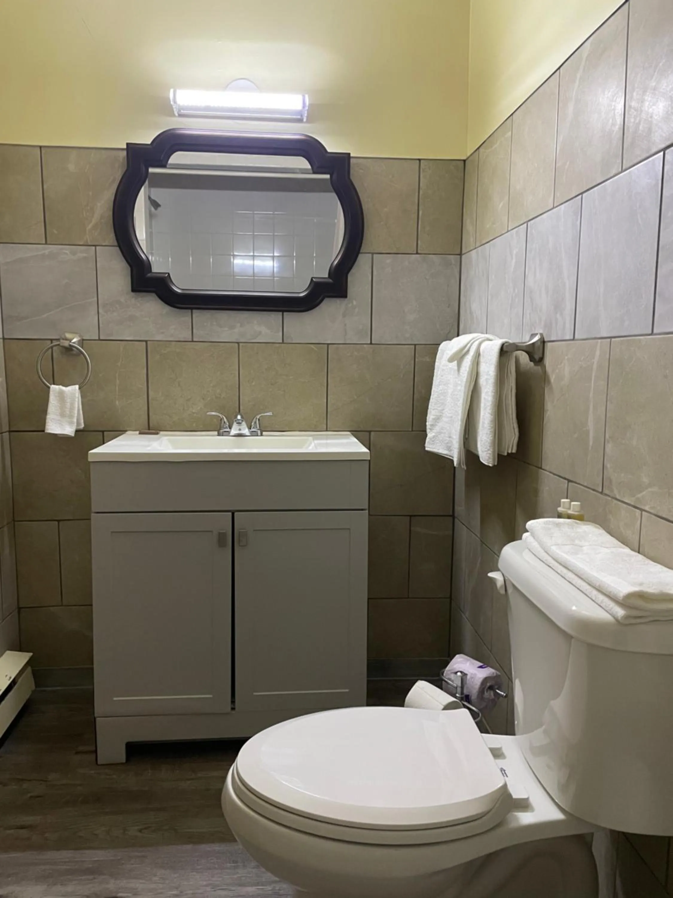 Scottish Inn Near the Falls and Casino