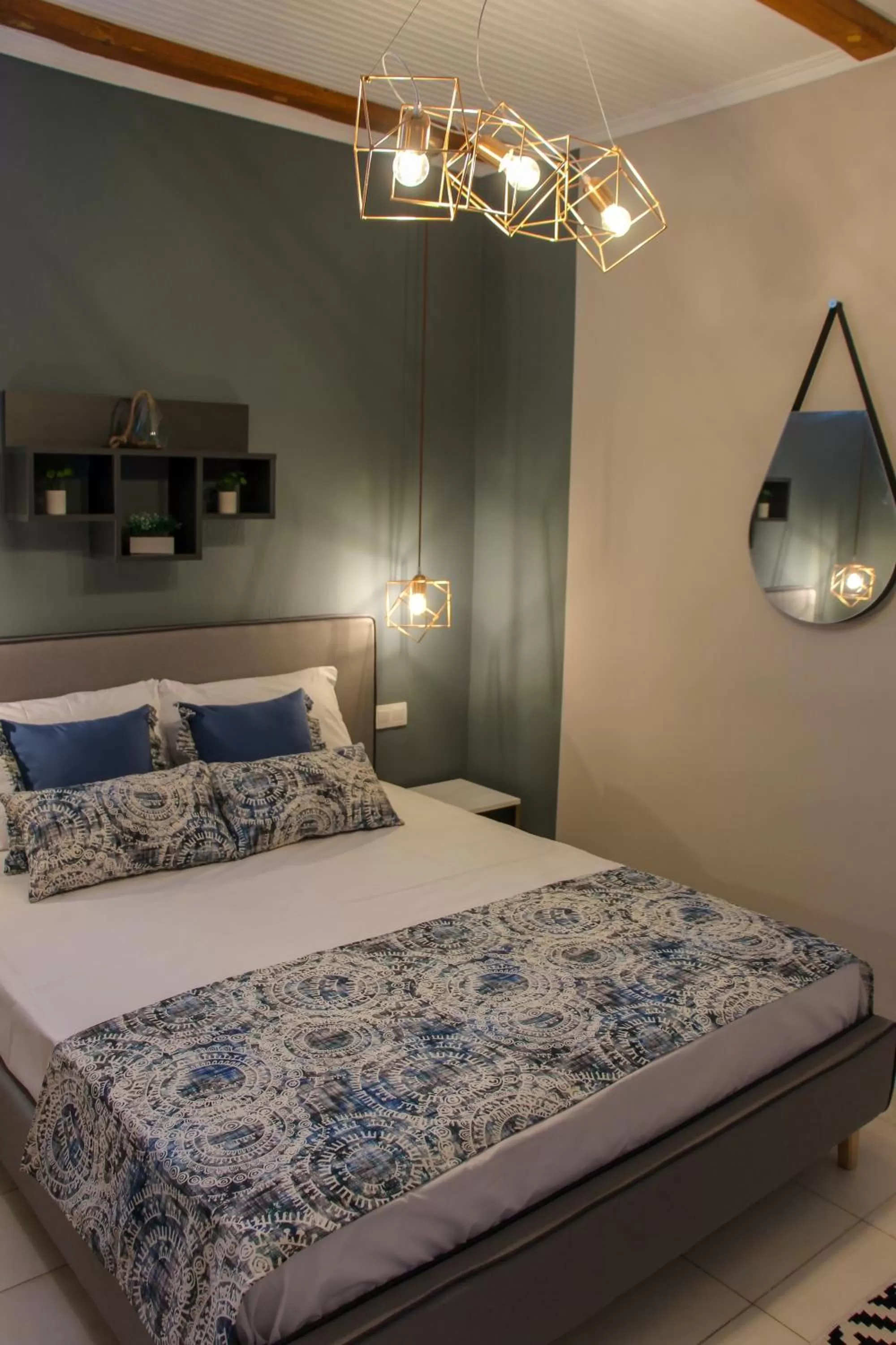 Lamprini's Deluxe Studios