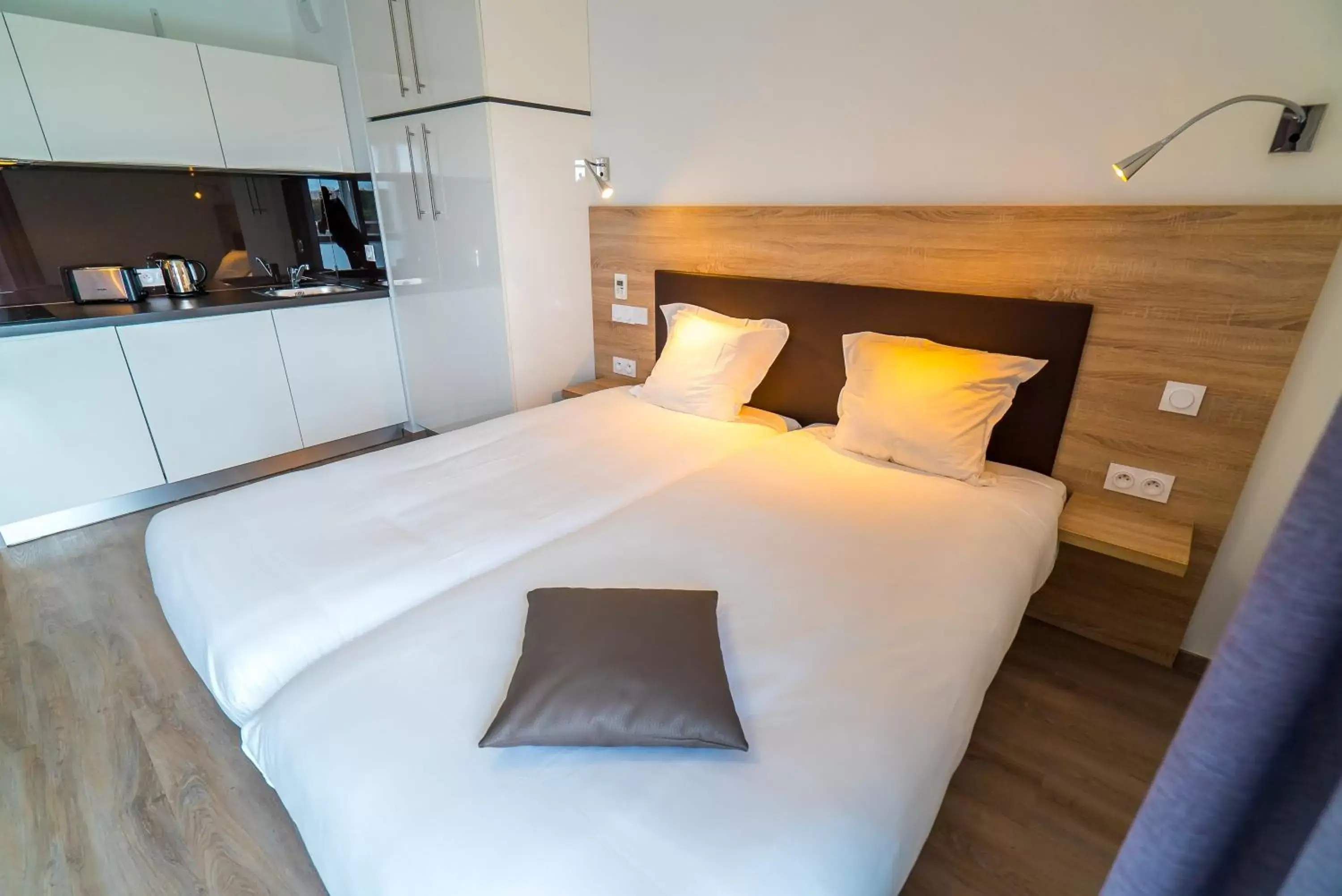 Bedroom, Bed in All Suites Appart Hôtel - Choisy-le-Roi Bedroom, Bed in All Suites Appart Hôtel - Choisy-le-Roi