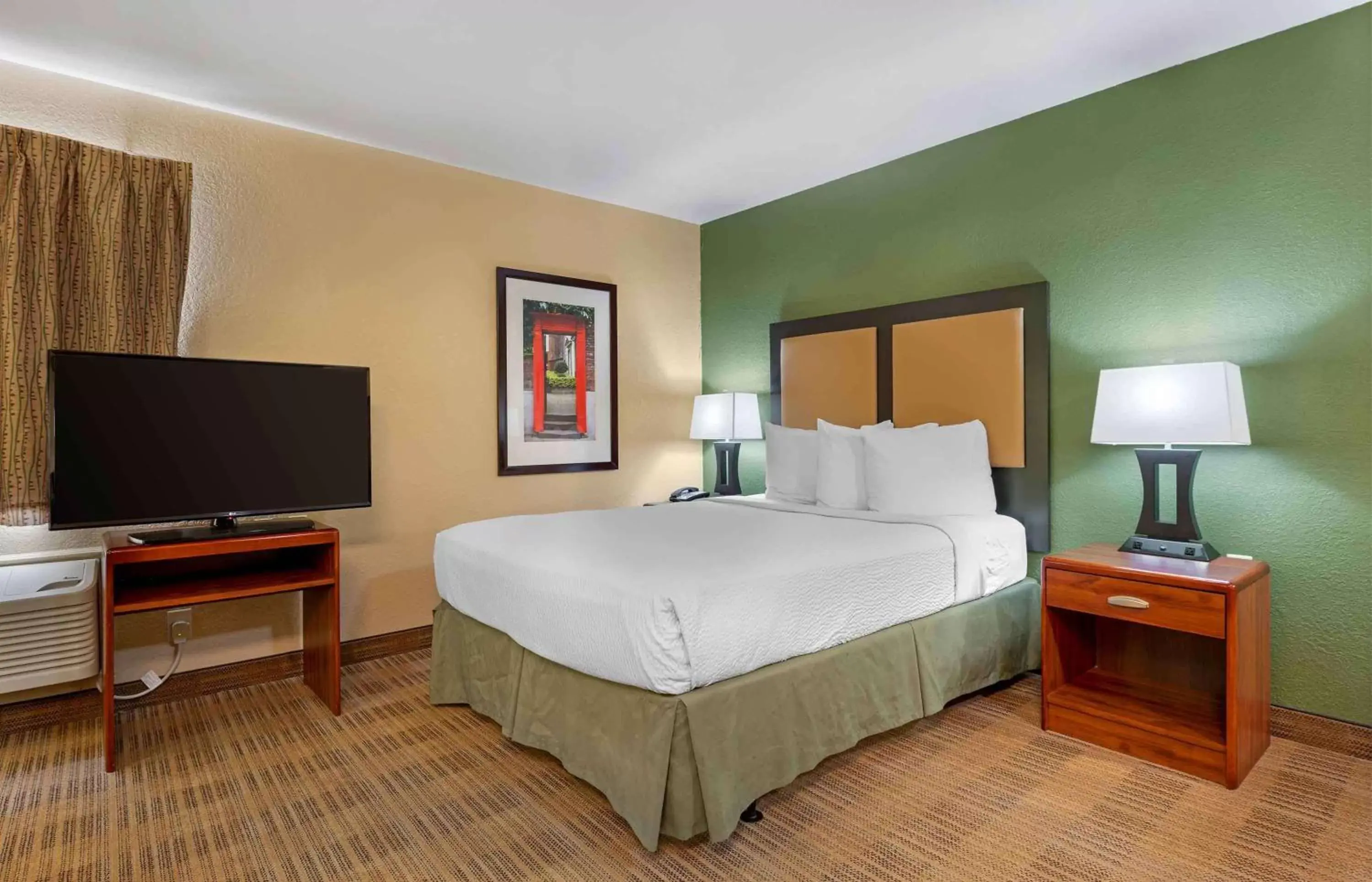 Bedroom, Bed in Extended Stay America Suites - Fort Wayne - North