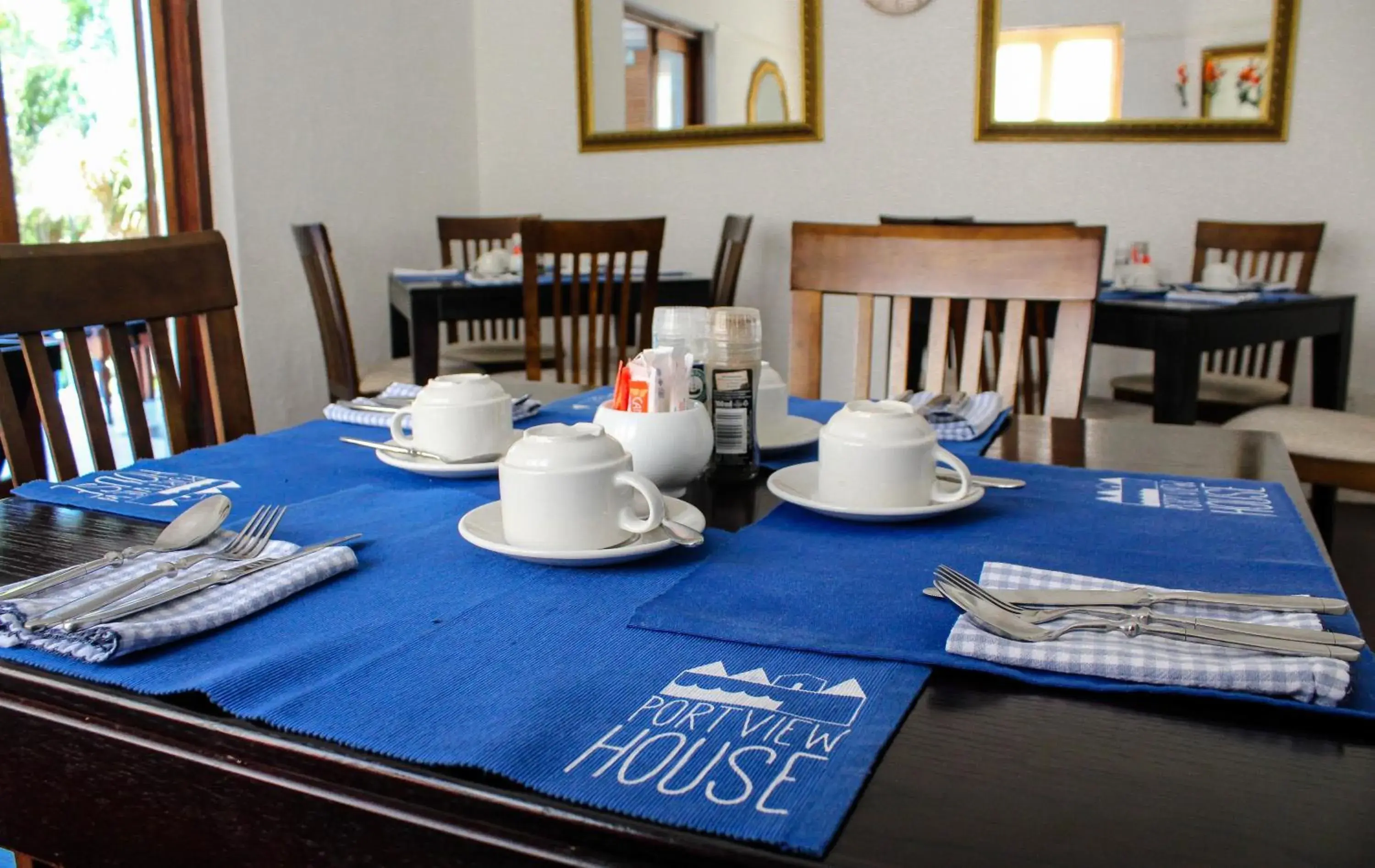 Restaurant/Places to Eat in Port View Guest House