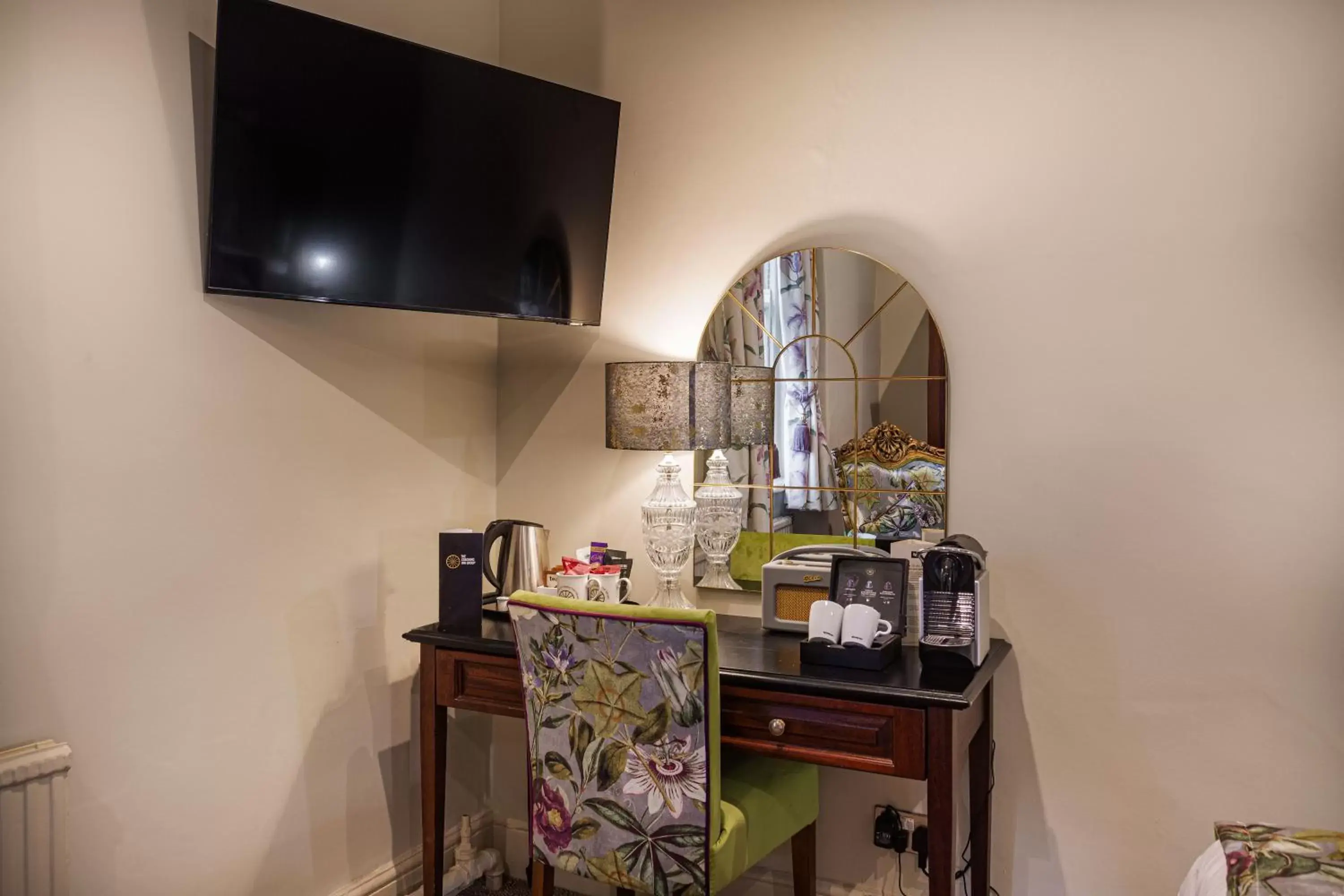 hair dresser, TV/Entertainment Center in The Wynnstay Hotel, Oswestry, Shropshire