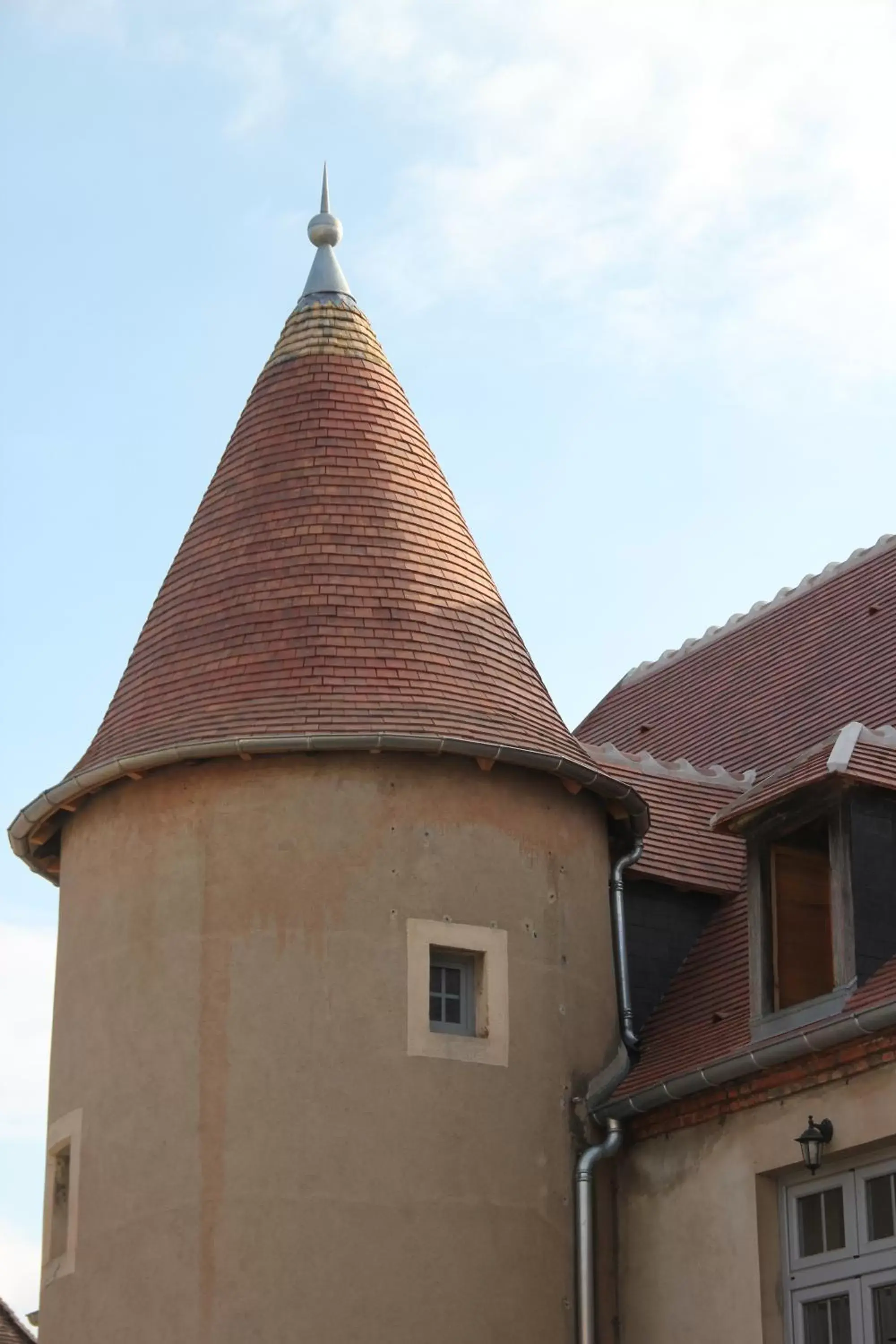 Property Building in Château Besson