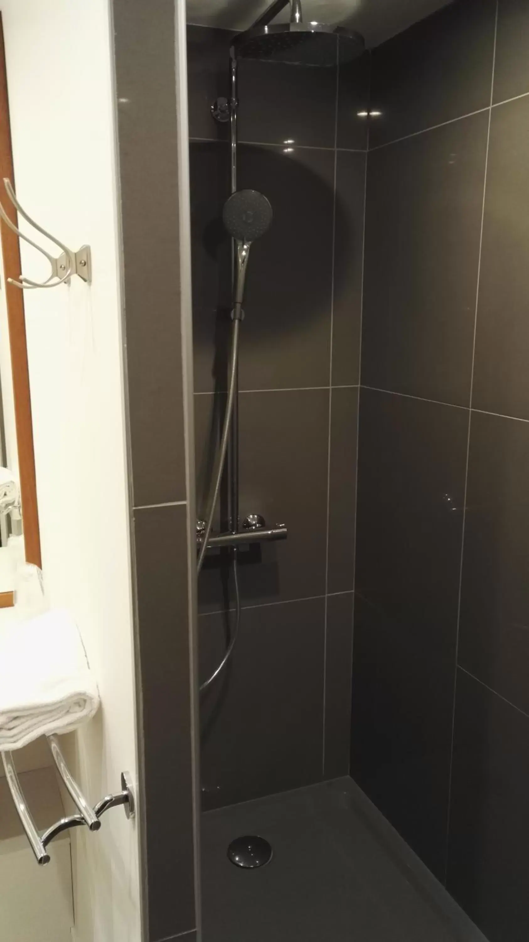 Toilet, Bathroom in Hotel Libera Caen Colombelles