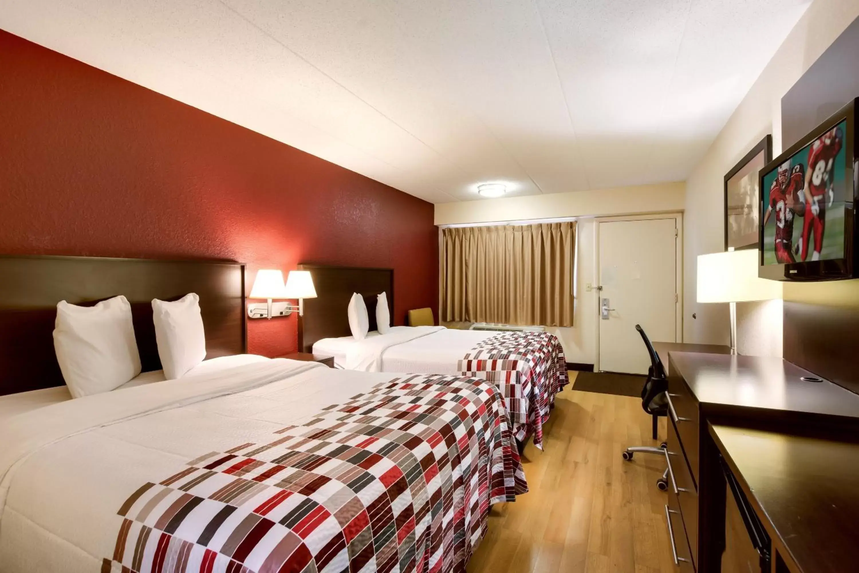 Photo of the whole room, Room Photo in Red Roof Inn Kalamazoo East – Expo Center