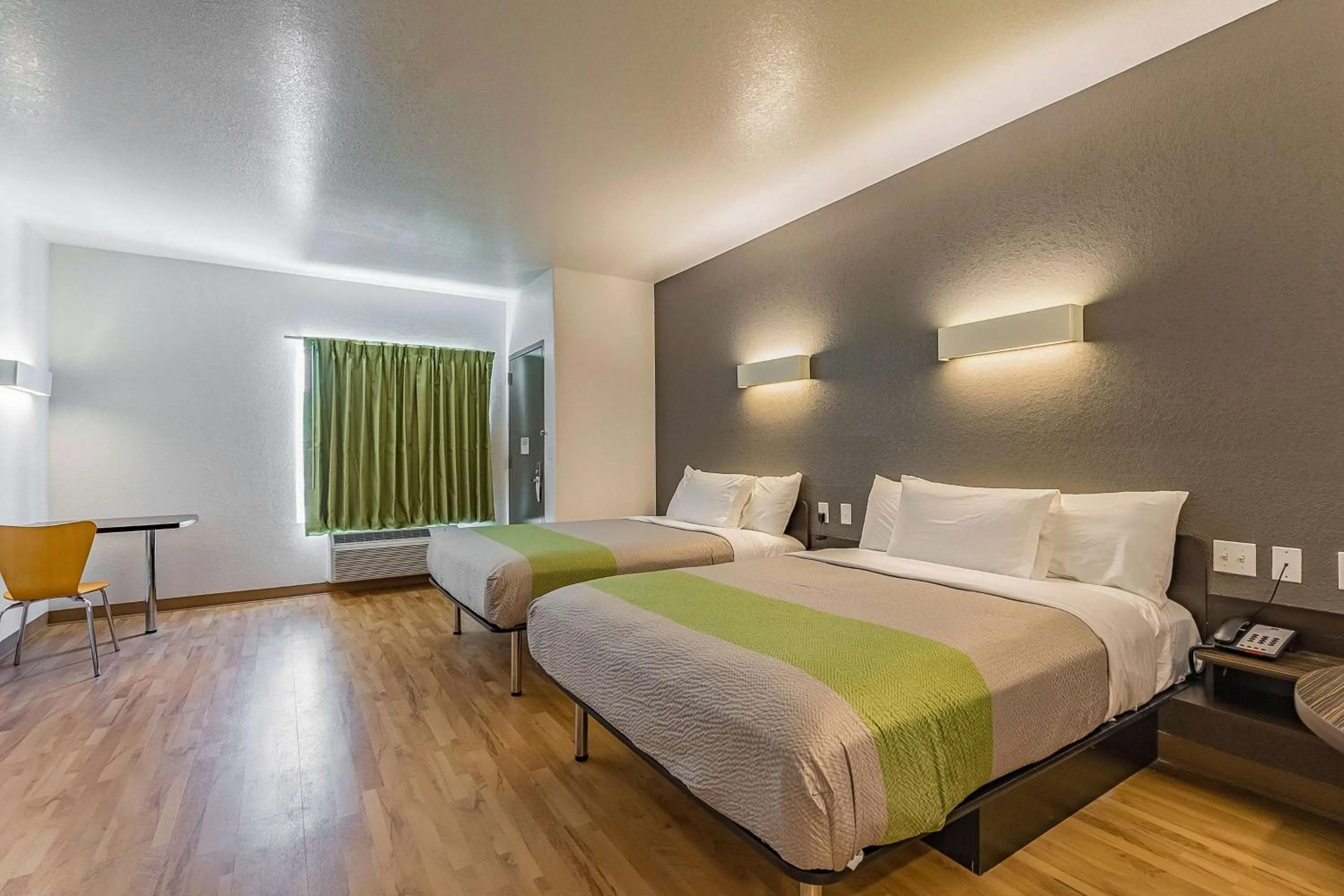 Photo of the whole room, Bed in Studio 6 New Braunfels, Tx