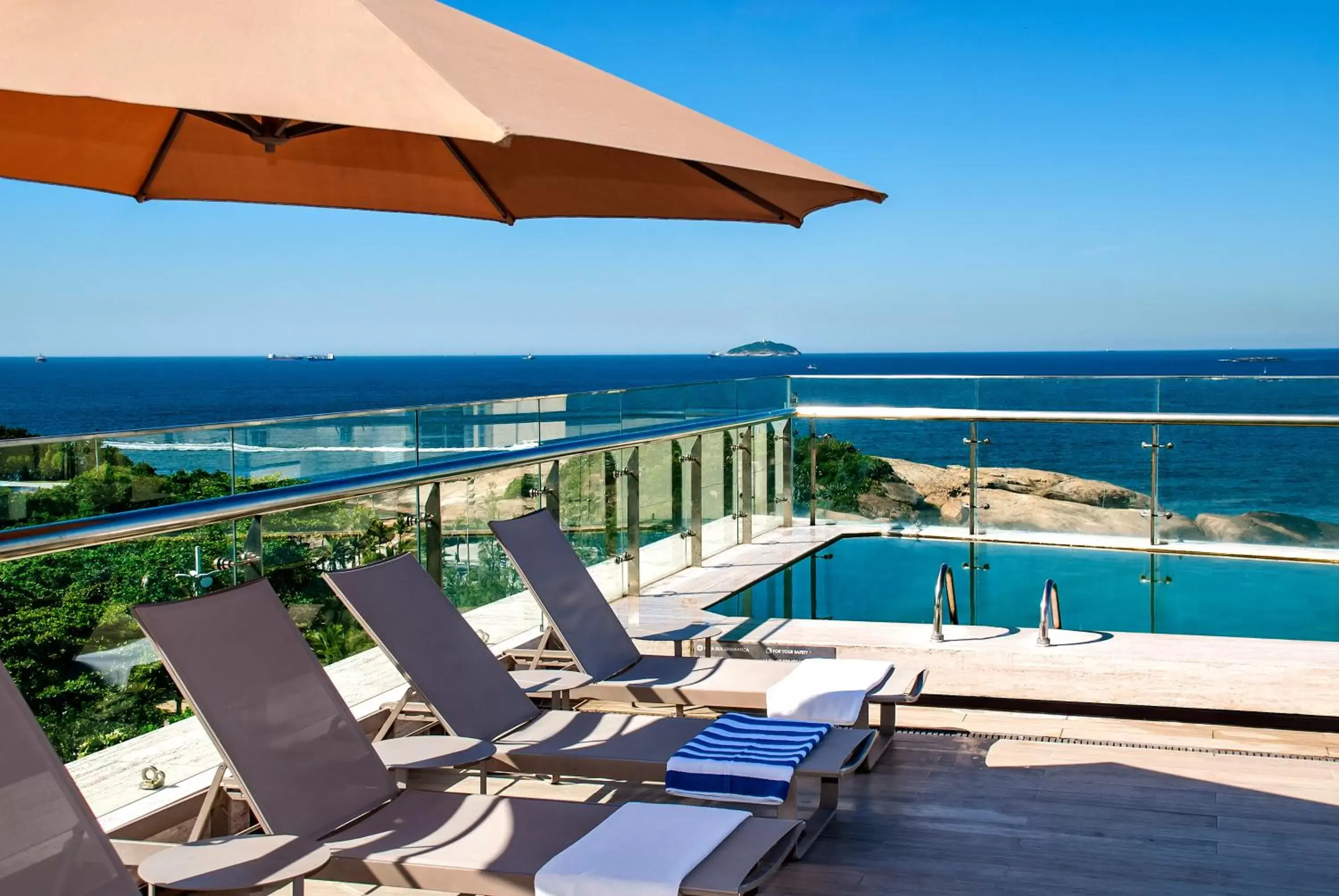 Landmark view, Swimming Pool in Arena Ipanema Hotel