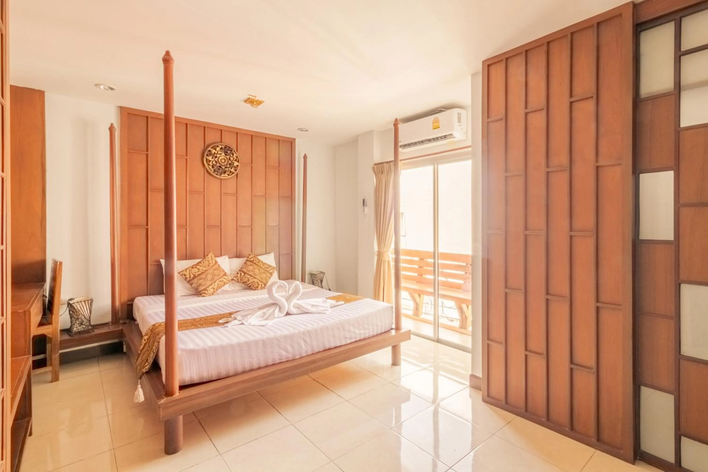 Photo of the whole room, Bed in Lotus Hotel Patong