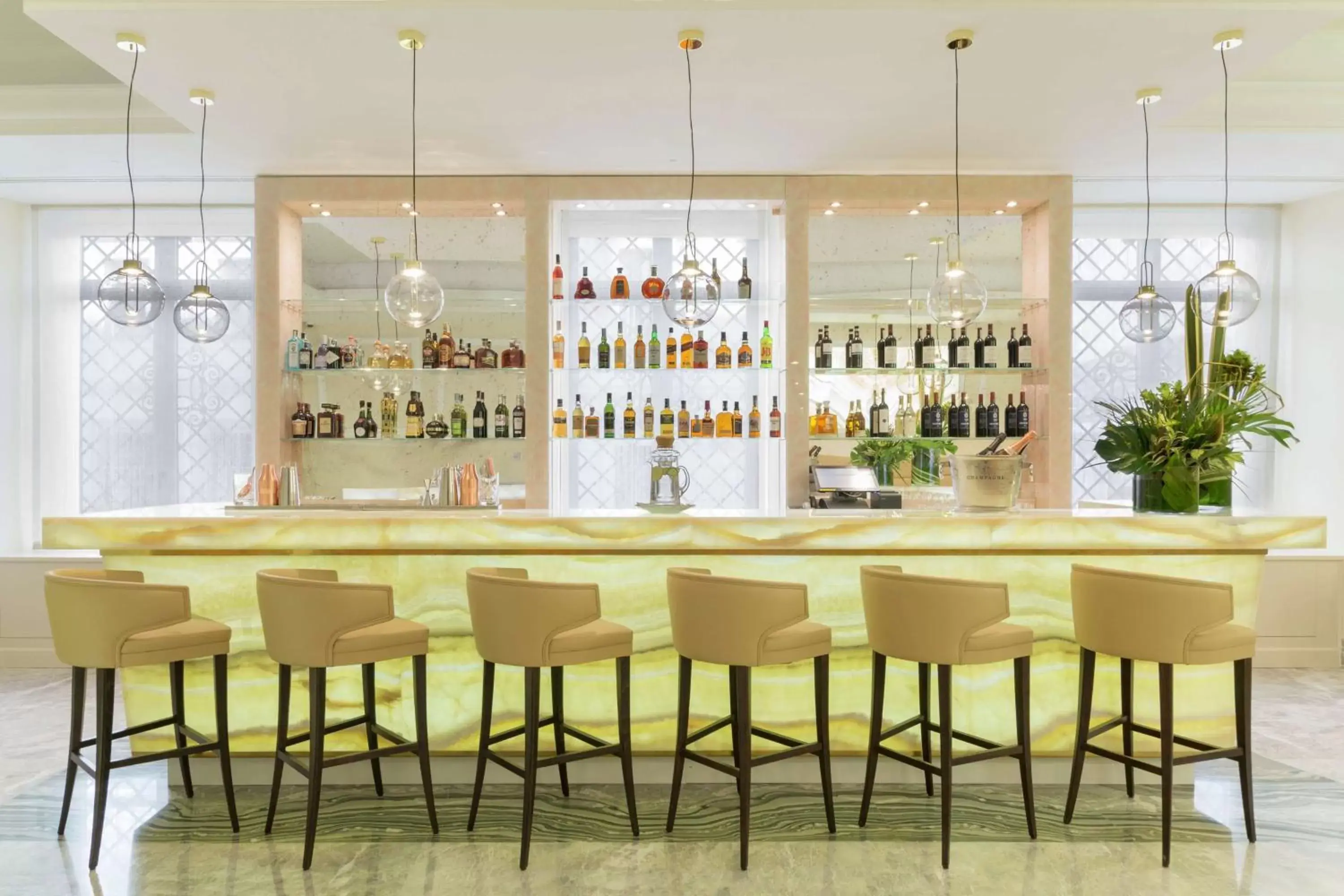 Lounge or bar, Lounge/Bar in Aleph Rome Hotel, Curio Collection By Hilton