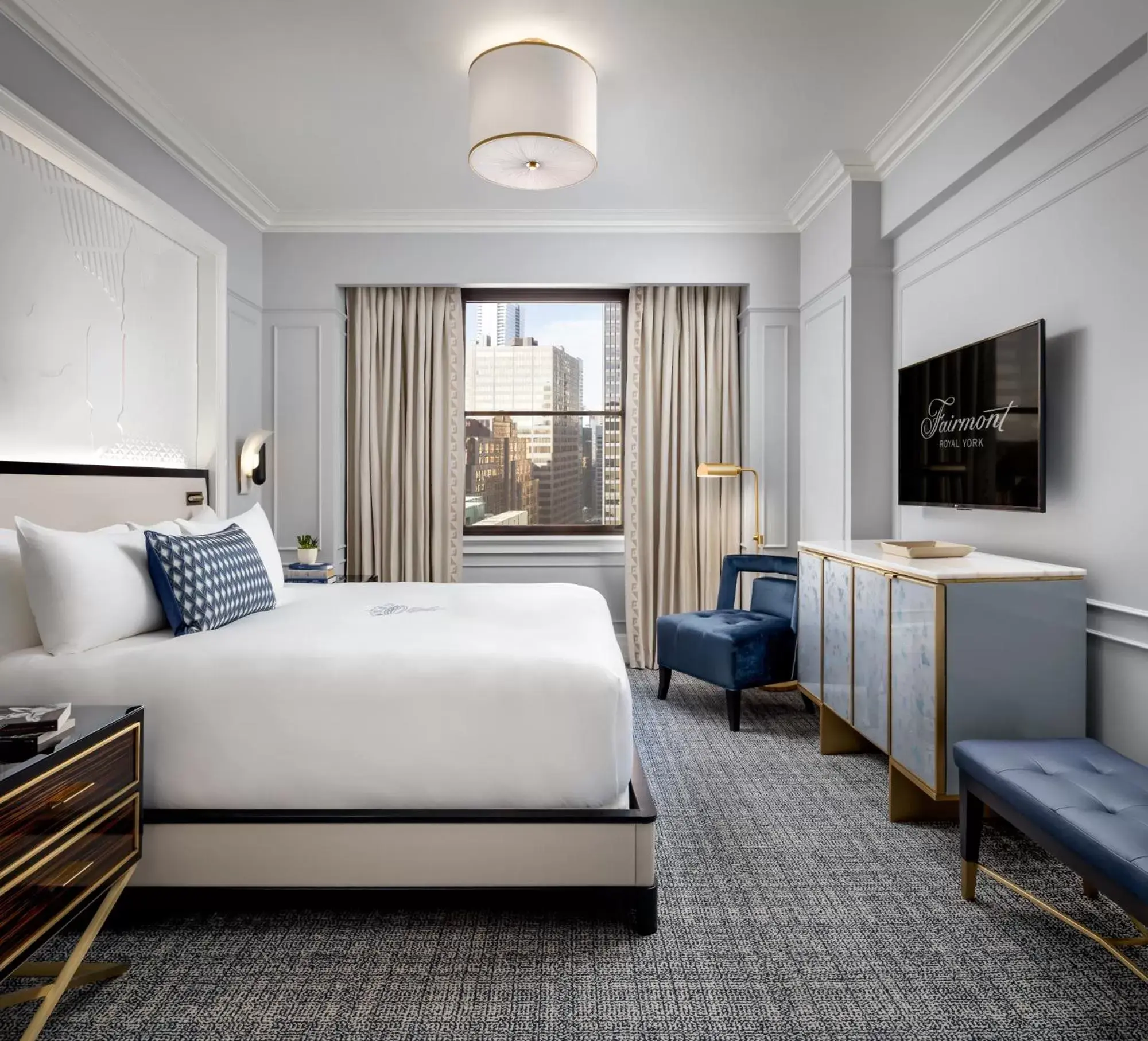 Bedroom, Bed in Fairmont Royal York Hotel