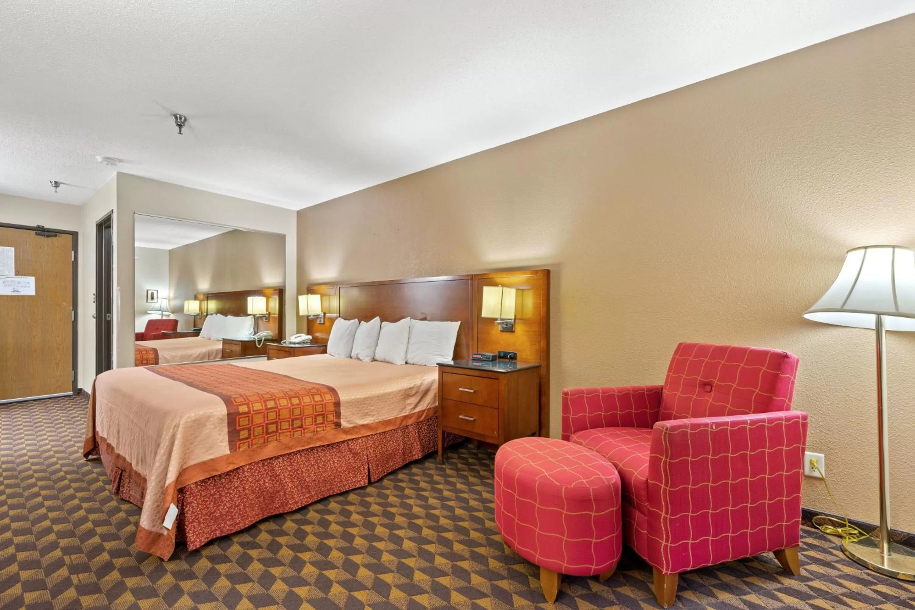 Bedroom, Bed in Geneva Motel