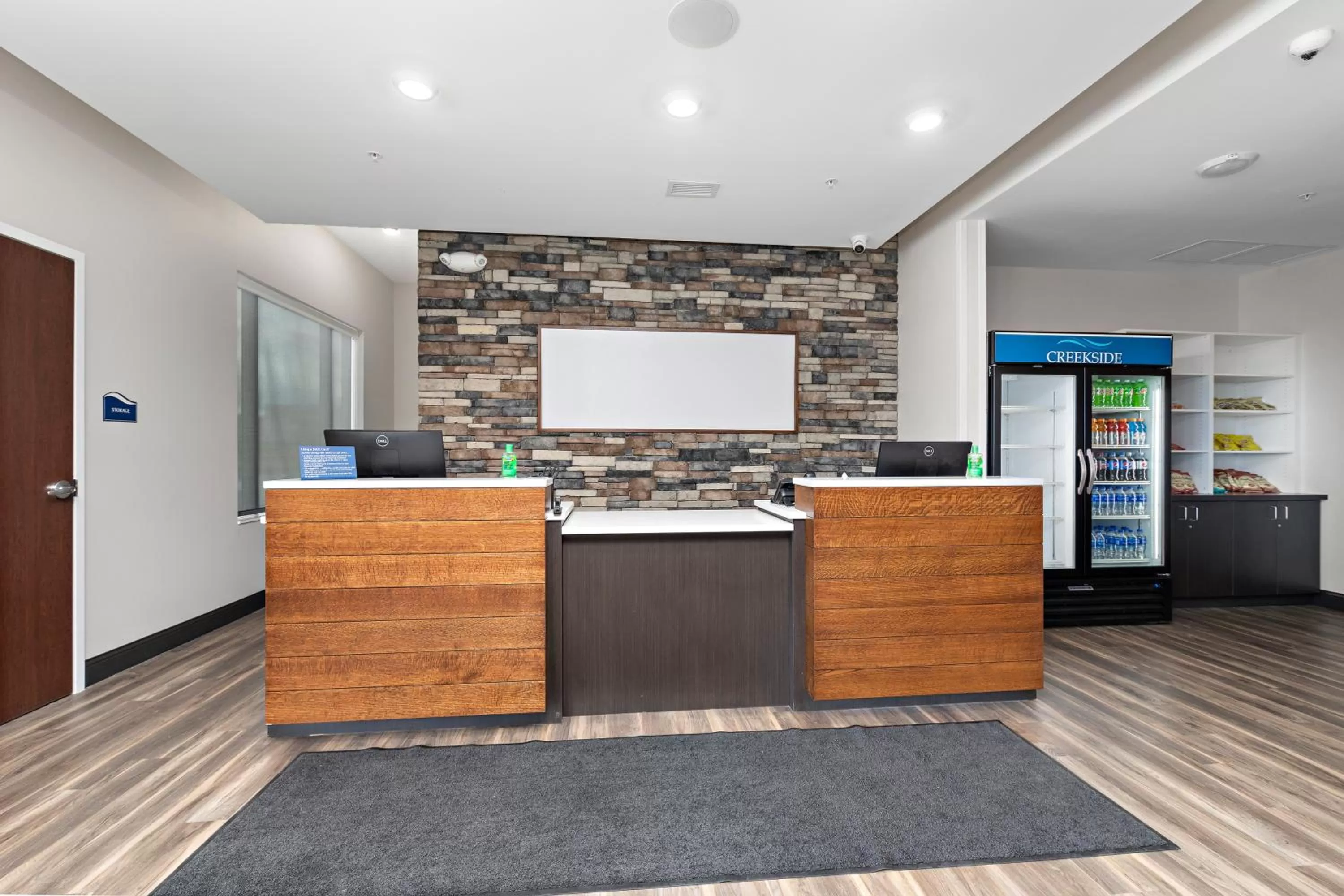 On-site shops in Holiday Inn Express Kansas City North Parkville by IHG