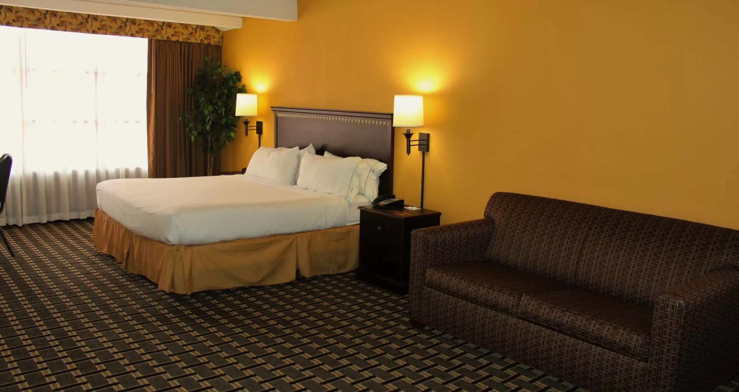 Photo of the whole room, Bed in Lexington Inn and Suites