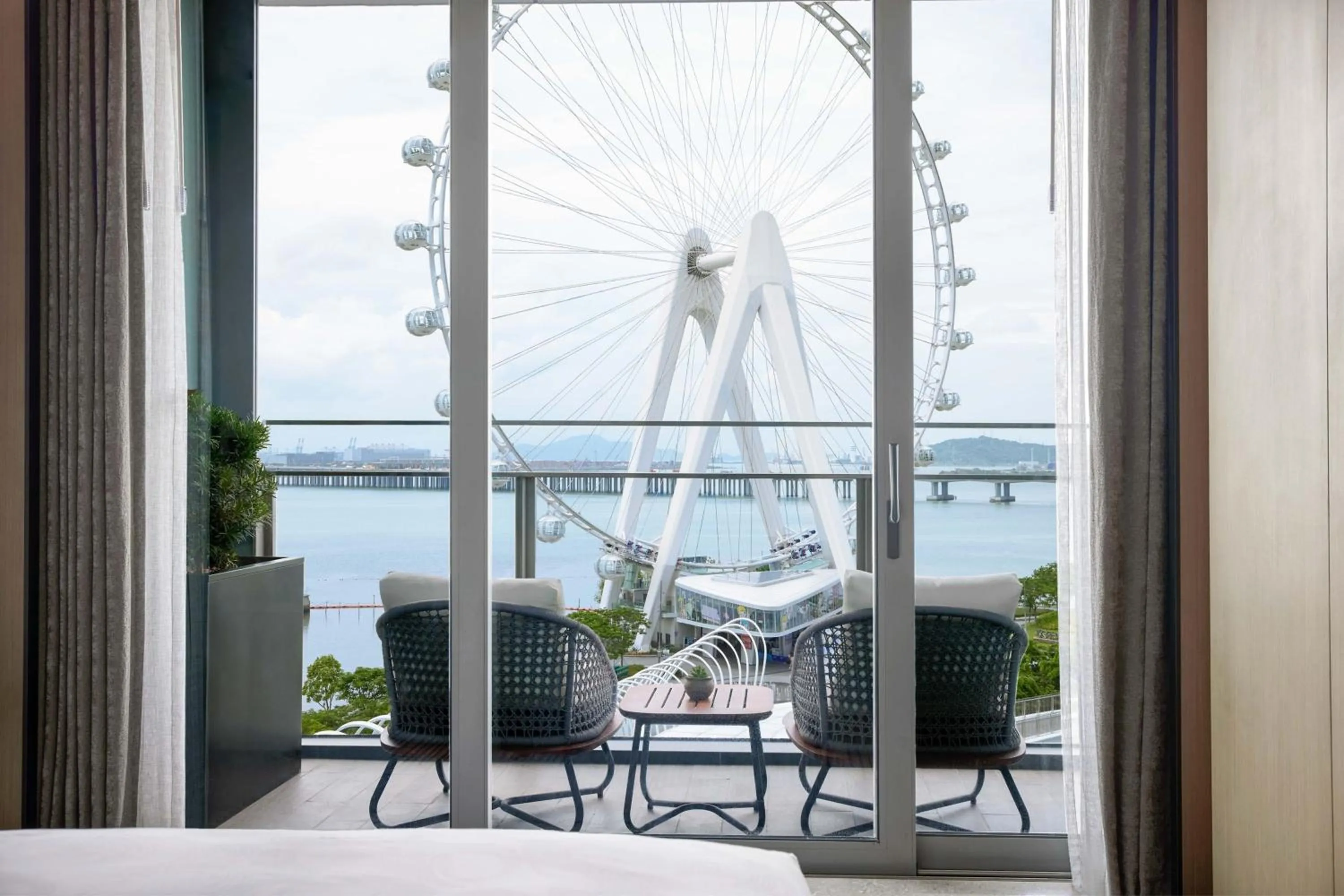 Photo of the whole room in JW Marriott Hotel Shenzhen Bao'an International Airport