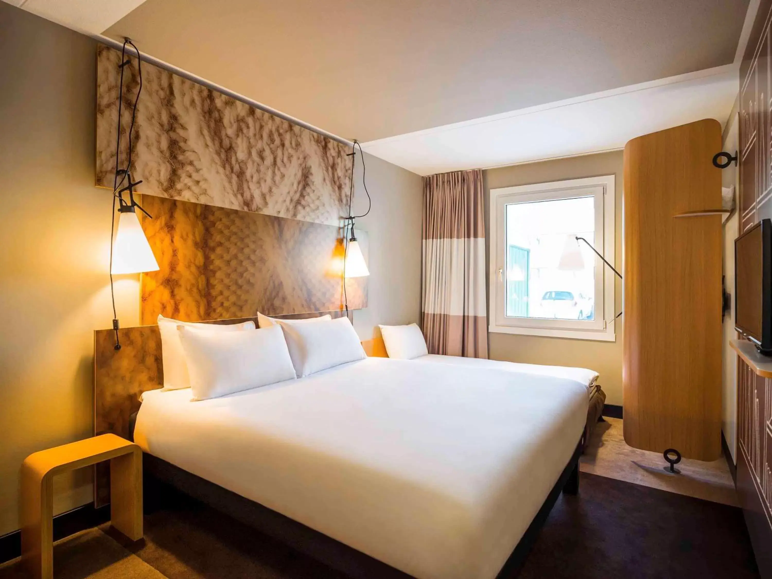 Photo of the whole room, Bed in Ibis Schiphol Amsterdam Airport