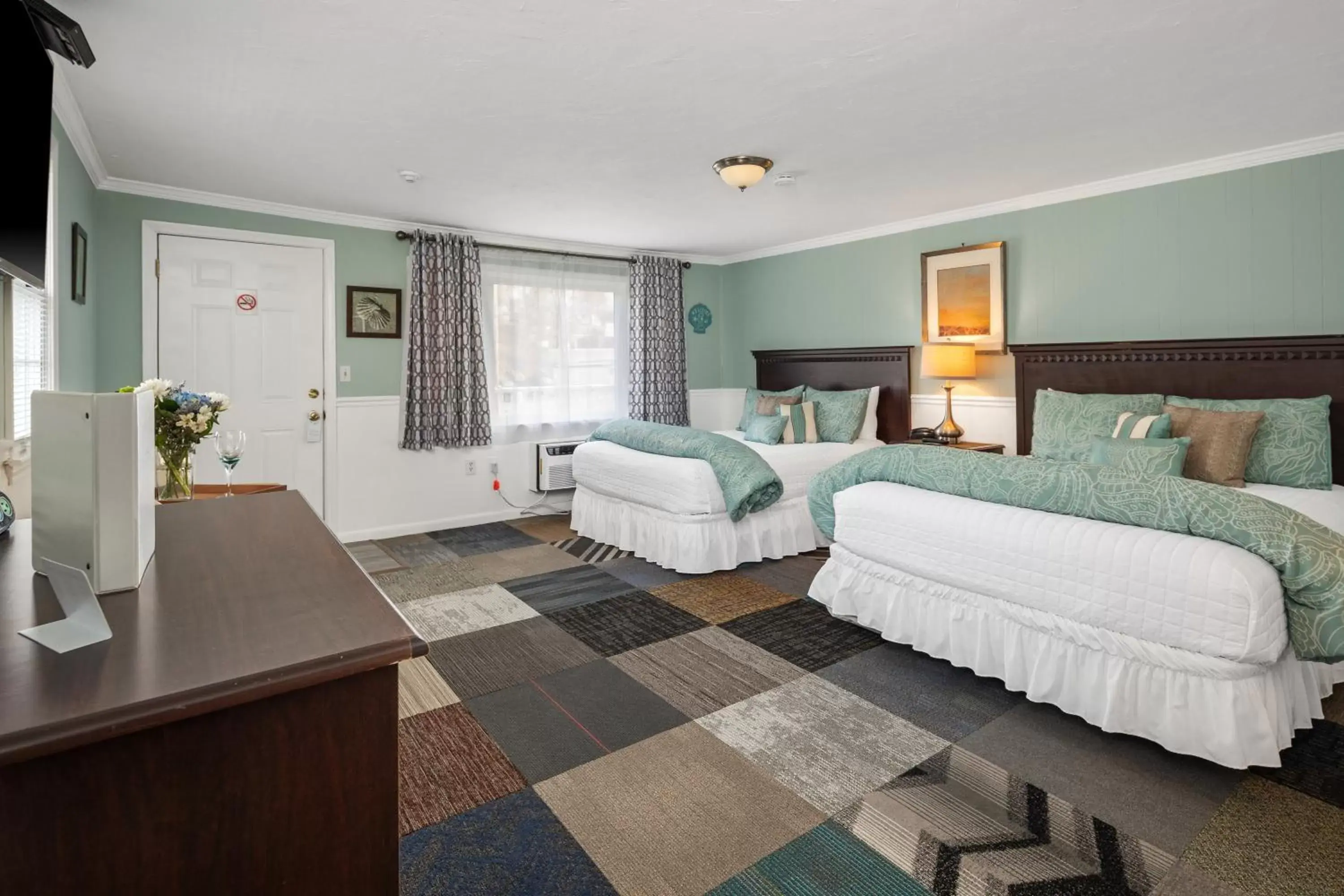 Standard Queen Room with Two Queen Beds in Nantasket Beach Hotel