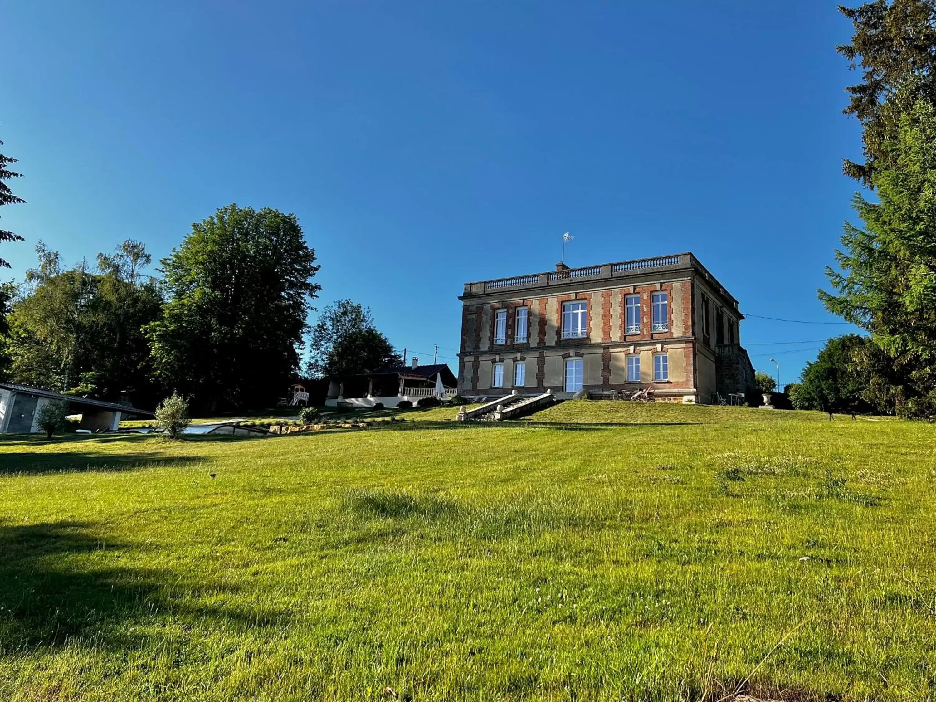 Property Building in Demeure de la Garenne