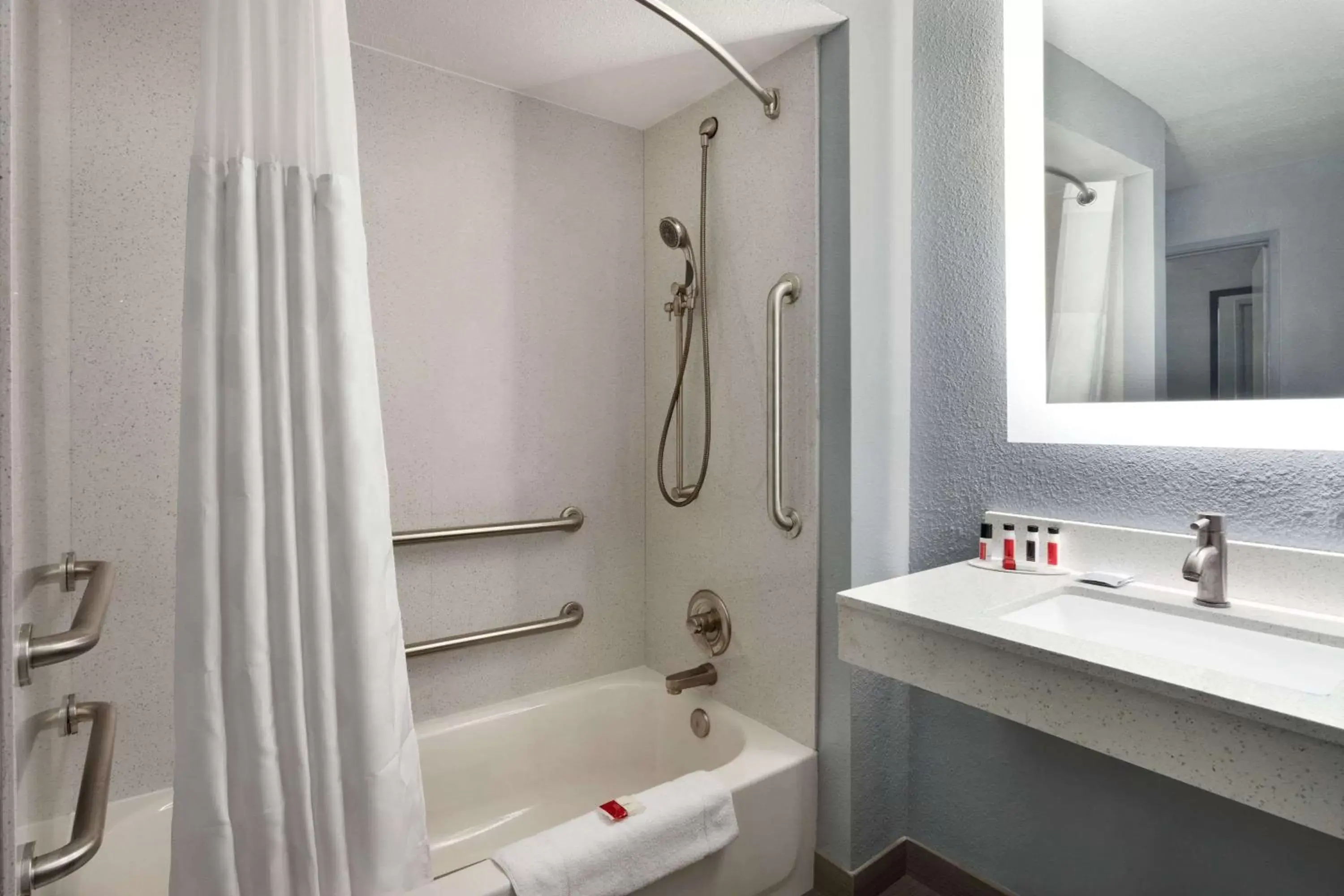 Bathroom in Baymont Inn & Suites Shawnee