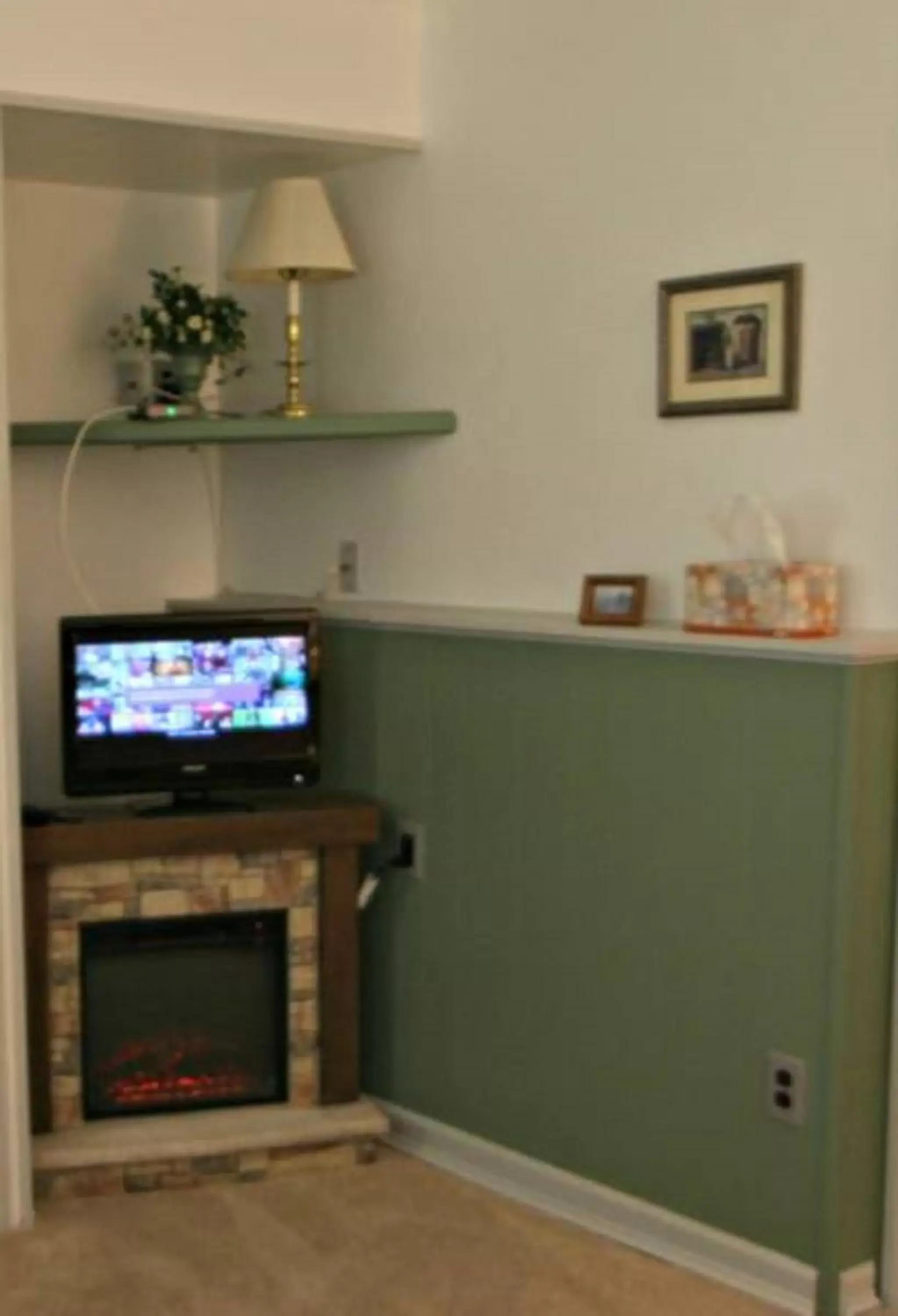 TV and multimedia, TV/Entertainment Center in Carriage Corner Bed & Breakfast