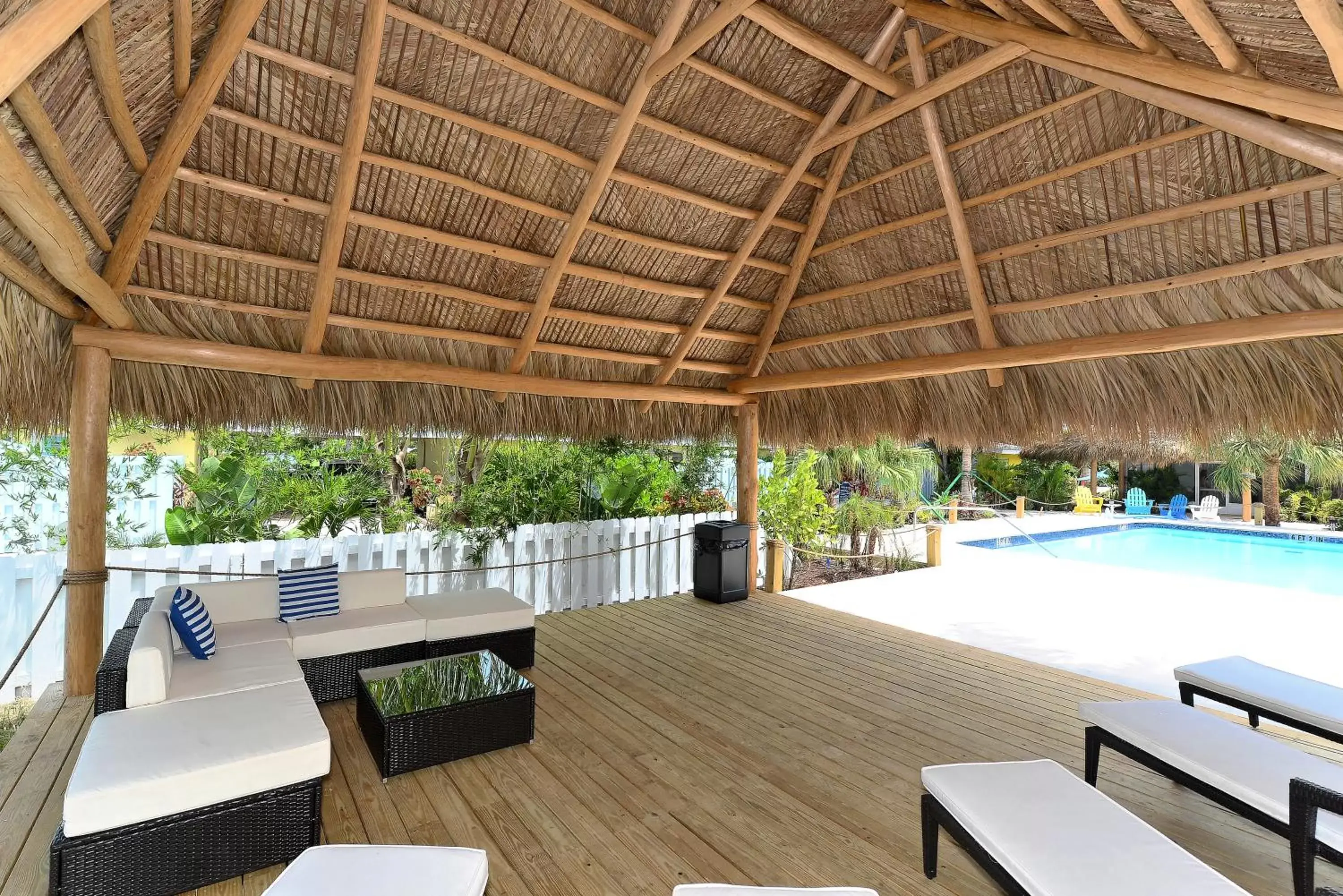 Garden, Patio/Outdoor Area in Siesta Key Palms Resort