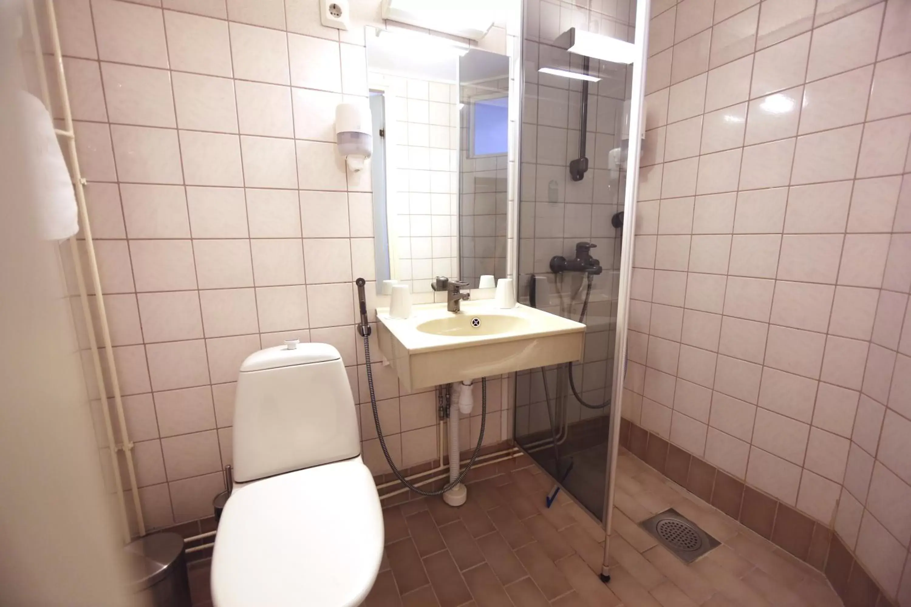 Shower, Bathroom in Finlandia Hotel Airport Oulu