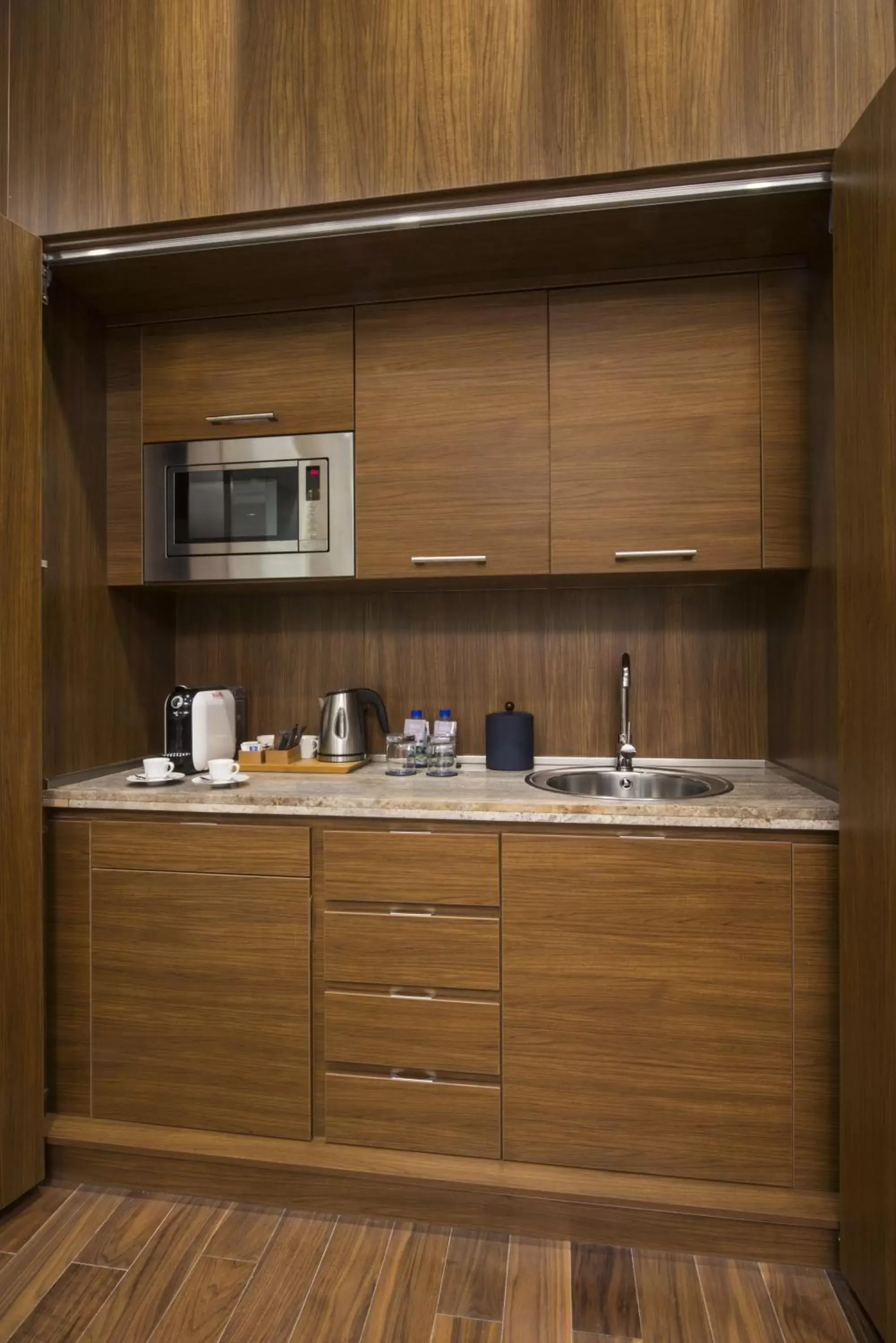 Kitchen or kitchenette, Kitchen/Kitchenette in Wyndham Grand Manama