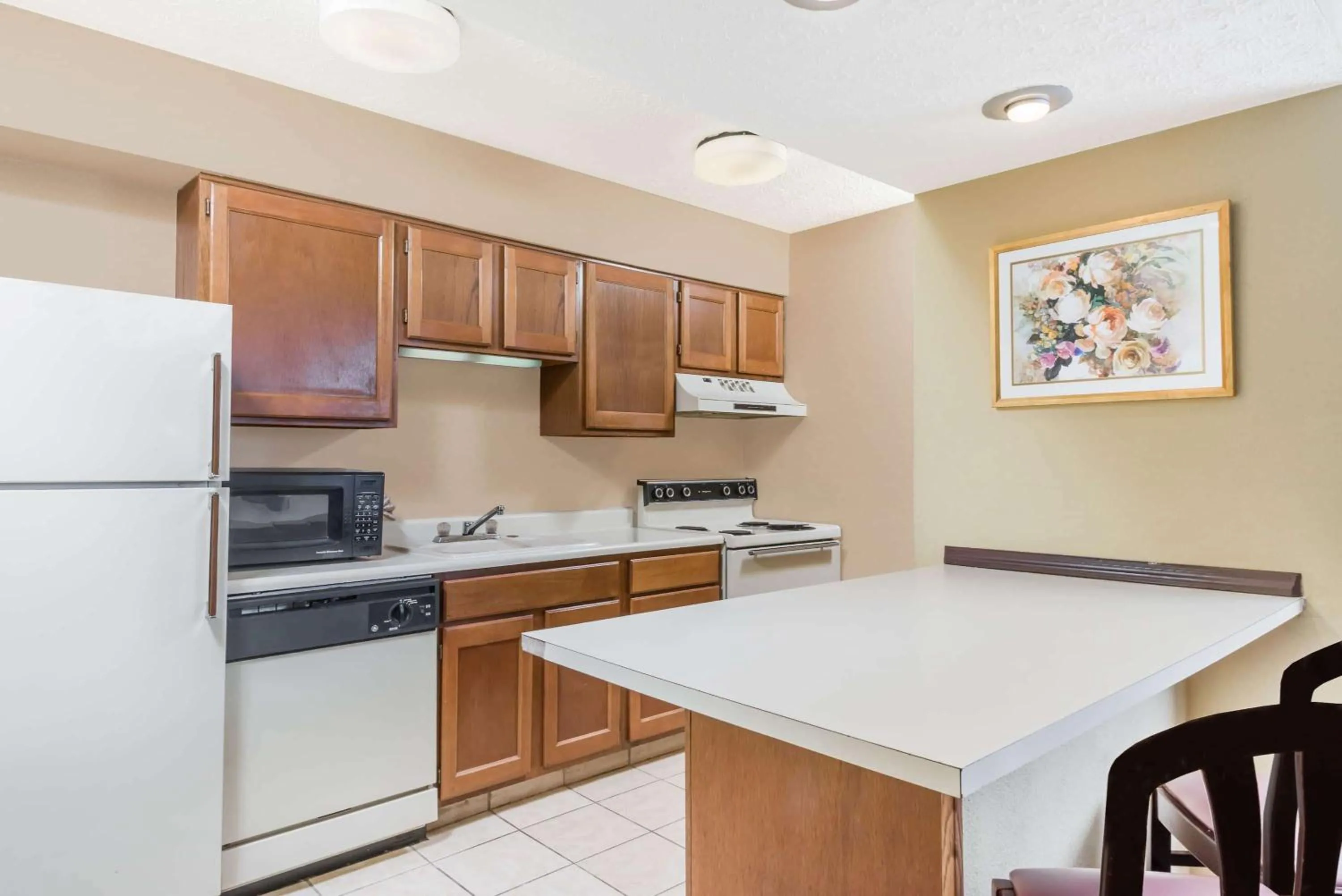 Kitchen or kitchenette in Hawthorn Extended Stay by Wyndham Columbus