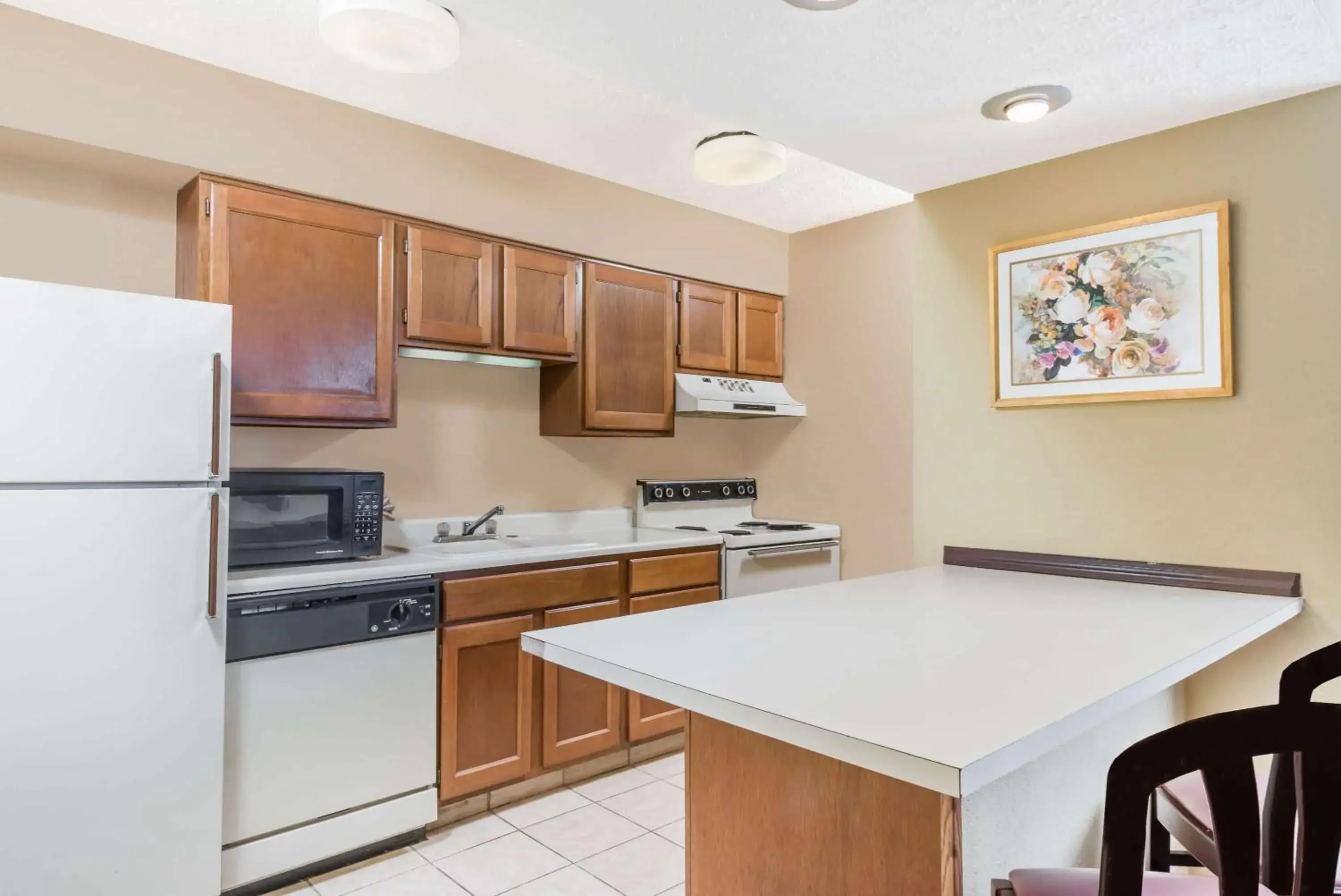 Kitchen or kitchenette, Kitchen/Kitchenette in Hawthorn Suites By Wyndham Columbus North