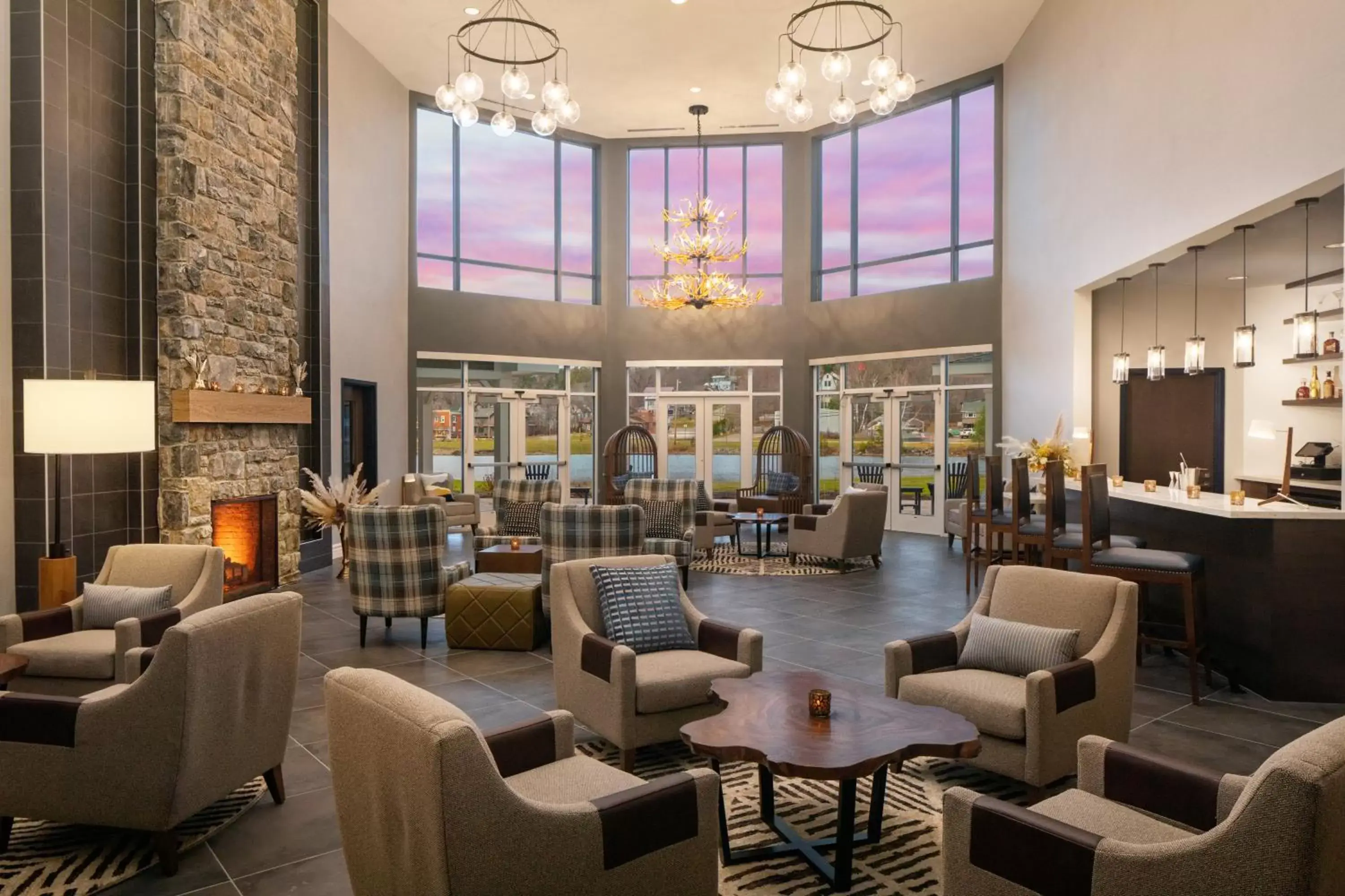 Lobby or reception, Lounge/Bar in Saranac Waterfront Lodge