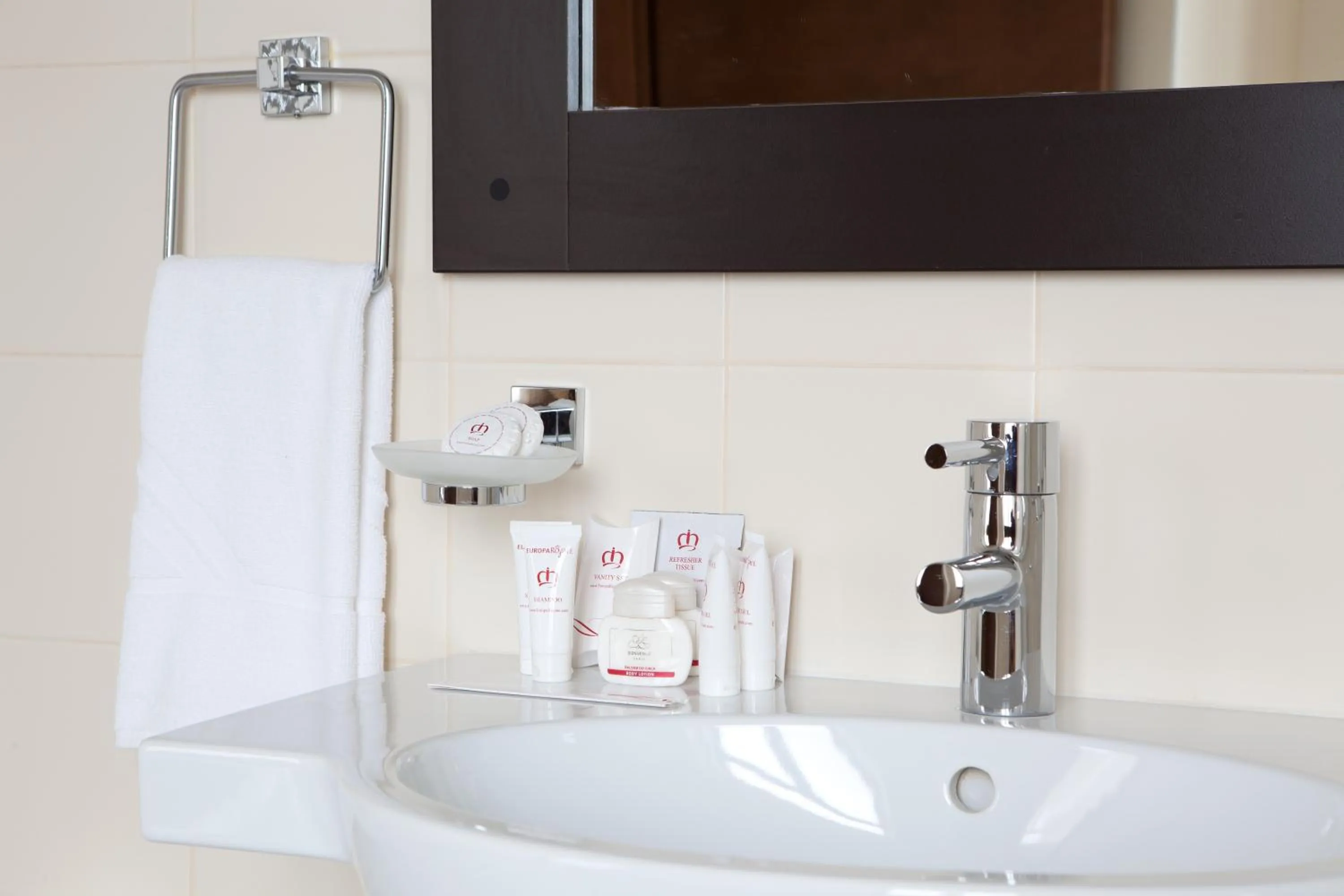 Bathroom in Europa Royale Bucharest