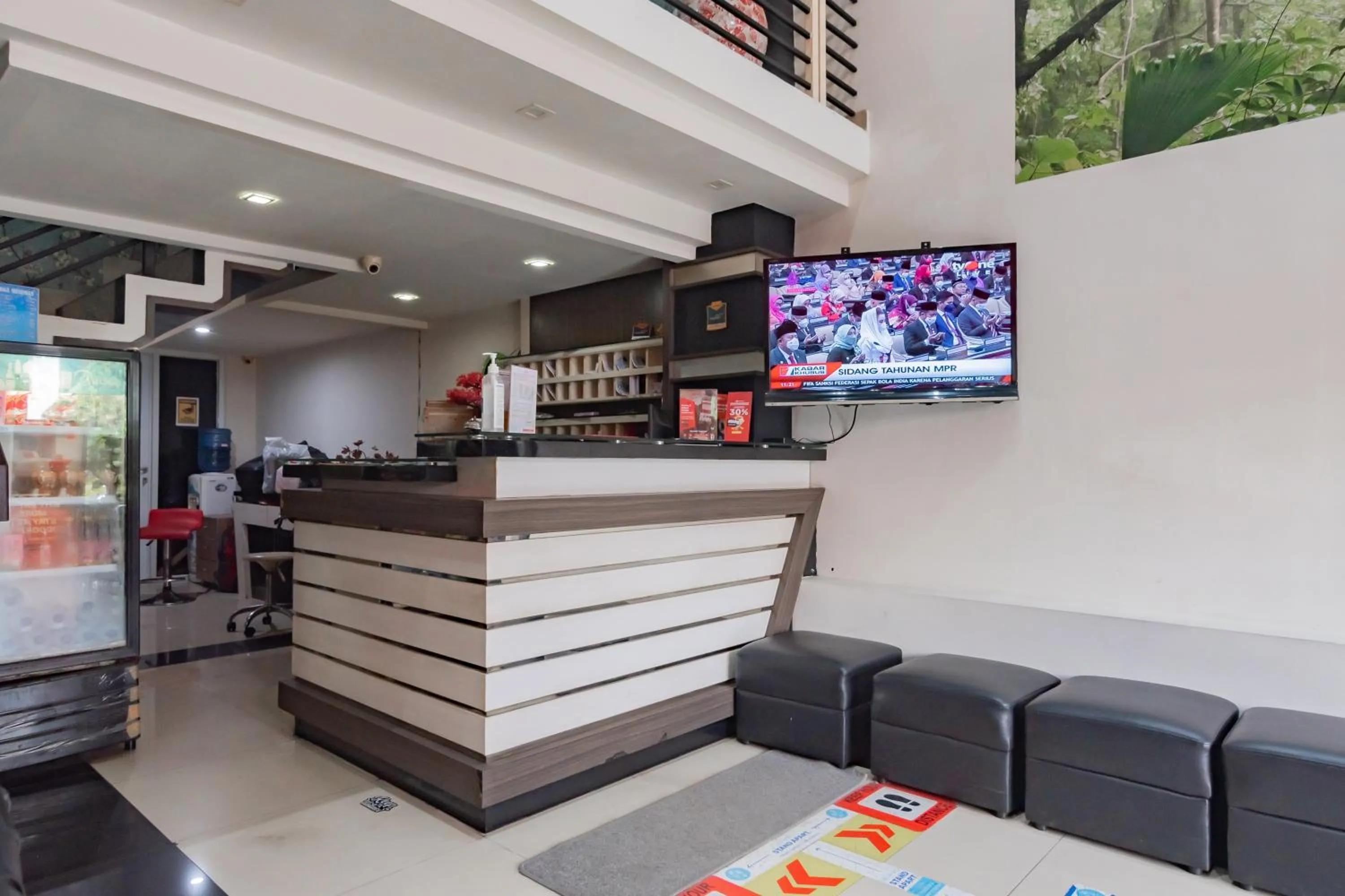 Lobby or reception in RedDoorz near Gedung Sate 2