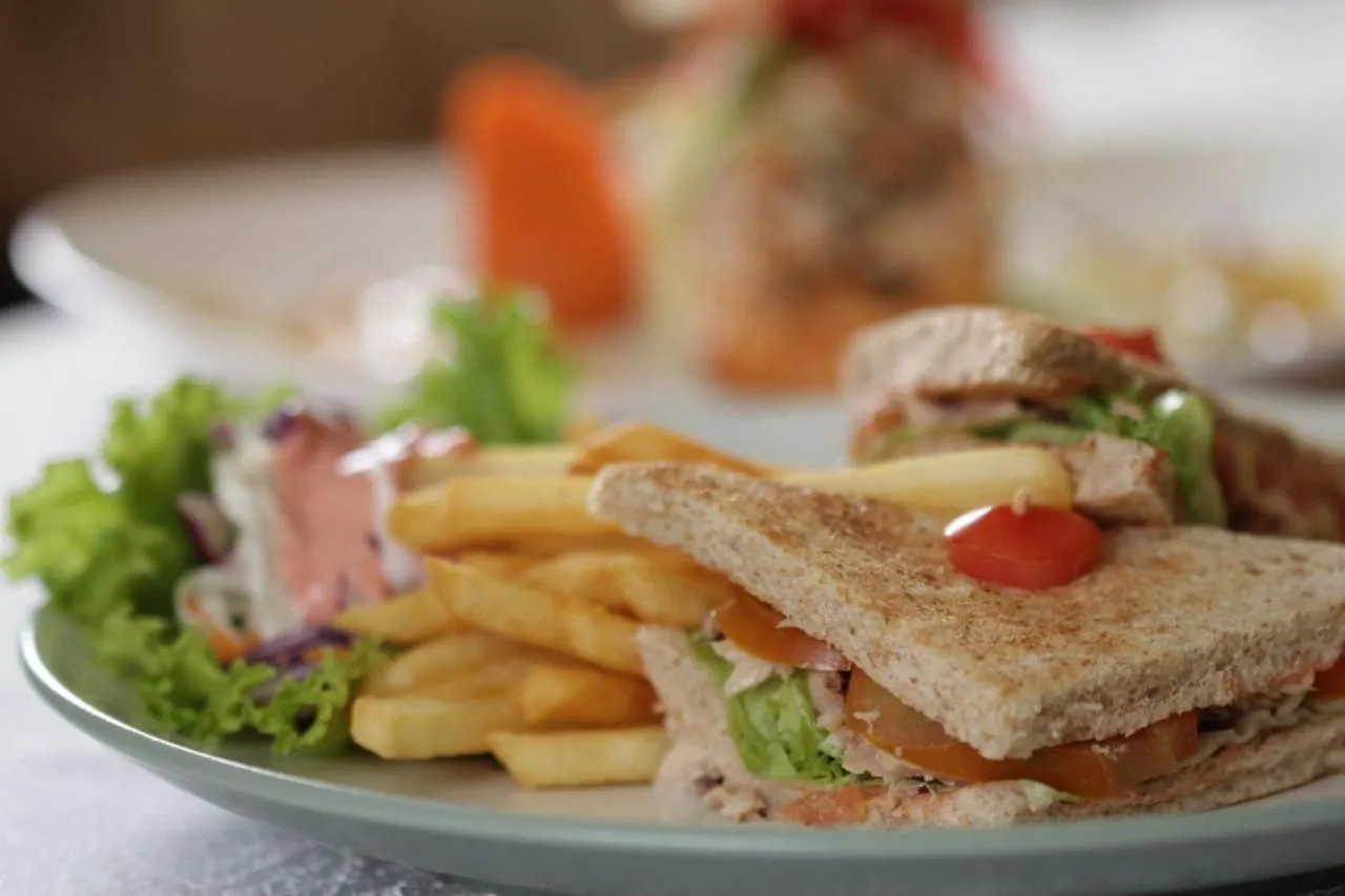 Restaurant/places to eat in Hotel Kaisar