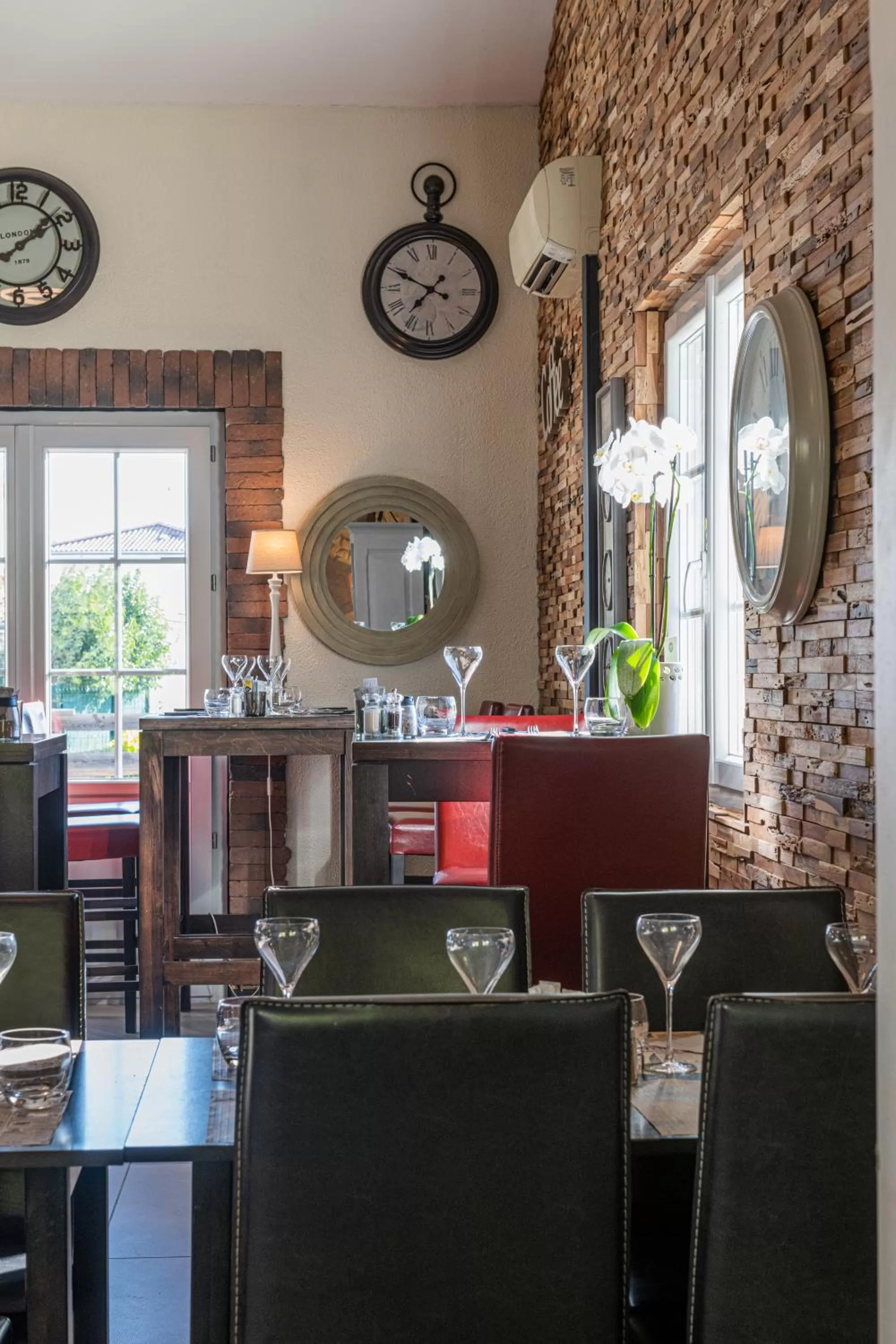 Dining area in L'Horloge Gourmande